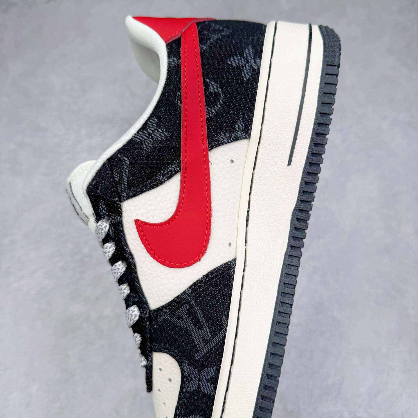 图片[7]-NK Air Force 1´07 Low 空军一号低帮百搭休闲运动板鞋 ZD1988-002 柔软、弹性十足的缓震性能和出色的中底设计 横跨复古与现代的外型结合 造就出风靡全球 三十多年的Force 1 直到今天还深受青睐 实拍调校N版已经零色差零失真 百分百还原实物色彩所见即所得 不存在货不对板色差等低级问题 选购参考实物拍摄 不混卖不参货 只用心做好货严格选品 承诺混一赔十 尺码：36 36.5 37.5 38 38.5 39 40 40.5 41 42 42.5 43 44 44.5 45-选品中心