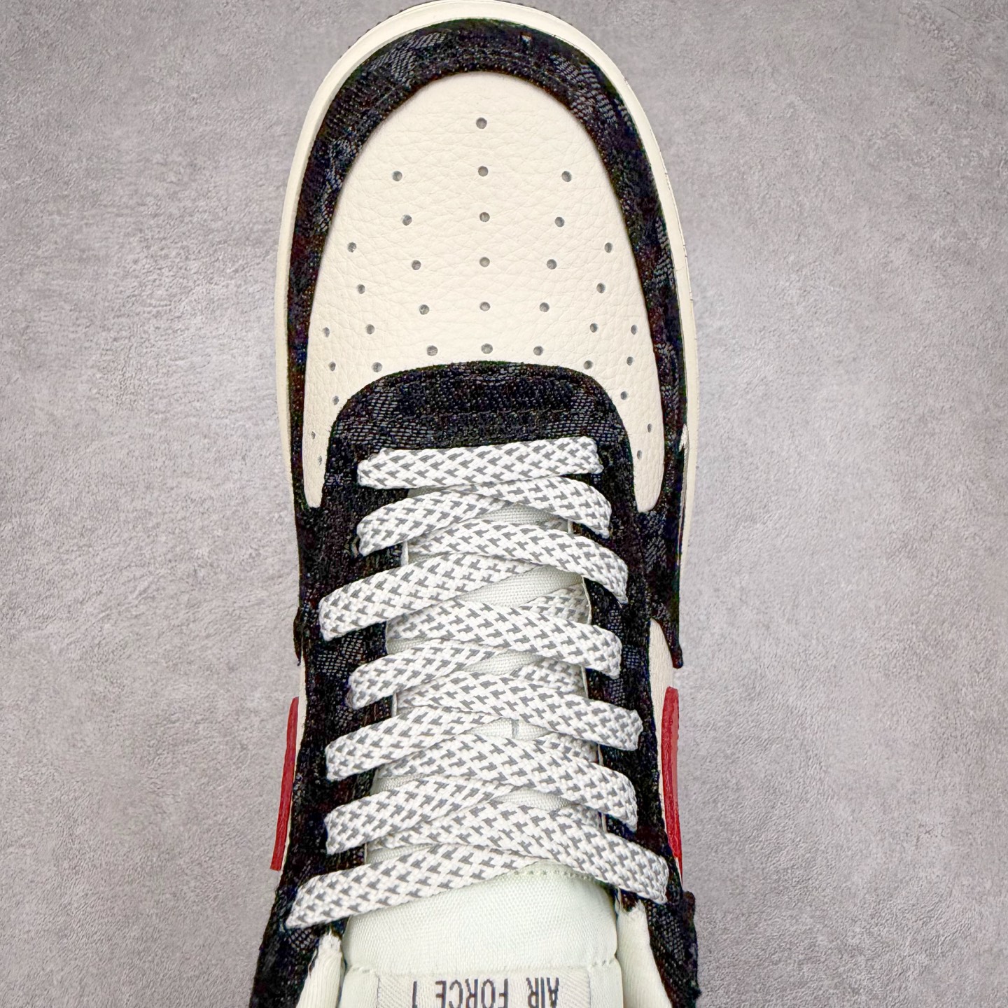 图片[4]-NK Air Force 1´07 Low 空军一号低帮百搭休闲运动板鞋 ZD1988-002 柔软、弹性十足的缓震性能和出色的中底设计 横跨复古与现代的外型结合 造就出风靡全球 三十多年的Force 1 直到今天还深受青睐 实拍调校N版已经零色差零失真 百分百还原实物色彩所见即所得 不存在货不对板色差等低级问题 选购参考实物拍摄 不混卖不参货 只用心做好货严格选品 承诺混一赔十 尺码：36 36.5 37.5 38 38.5 39 40 40.5 41 42 42.5 43 44 44.5 45-选品中心