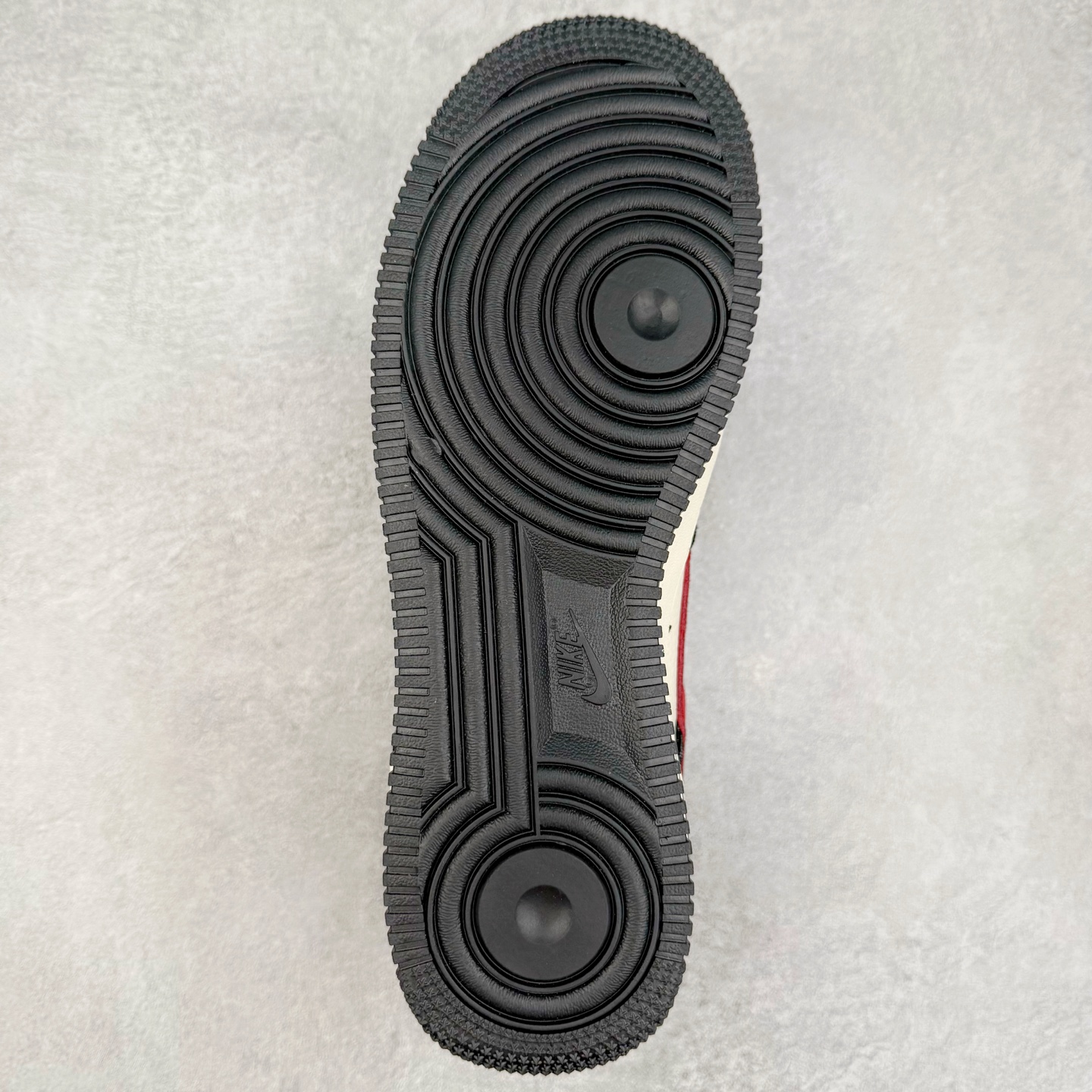 图片[9]-NK Air Force 1´07 Low 空军一号低帮百搭休闲运动板鞋 ZD1988-002 柔软、弹性十足的缓震性能和出色的中底设计 横跨复古与现代的外型结合 造就出风靡全球 三十多年的Force 1 直到今天还深受青睐 实拍调校N版已经零色差零失真 百分百还原实物色彩所见即所得 不存在货不对板色差等低级问题 选购参考实物拍摄 不混卖不参货 只用心做好货严格选品 承诺混一赔十 尺码：36 36.5 37.5 38 38.5 39 40 40.5 41 42 42.5 43 44 44.5 45-选品中心