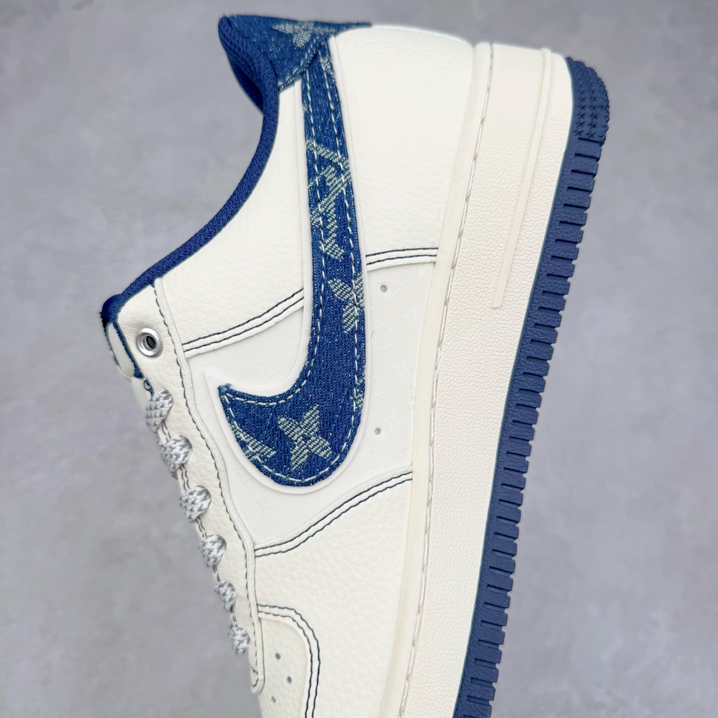 图片[7]-NK Air Force 1´07 Low 空军一号低帮百搭休闲运动板鞋 YX5066-345 柔软、弹性十足的缓震性能和出色的中底设计 横跨复古与现代的外型结合 造就出风靡全球 三十多年的Force 1 直到今天还深受青睐 实拍调校N版已经零色差零失真 百分百还原实物色彩所见即所得 不存在货不对板色差等低级问题 选购参考实物拍摄 不混卖不参货 只用心做好货严格选品 承诺混一赔十 尺码：36 36.5 37.5 38 38.5 39 40 40.5 41 42 42.5 43 44 44.5 45-选品中心