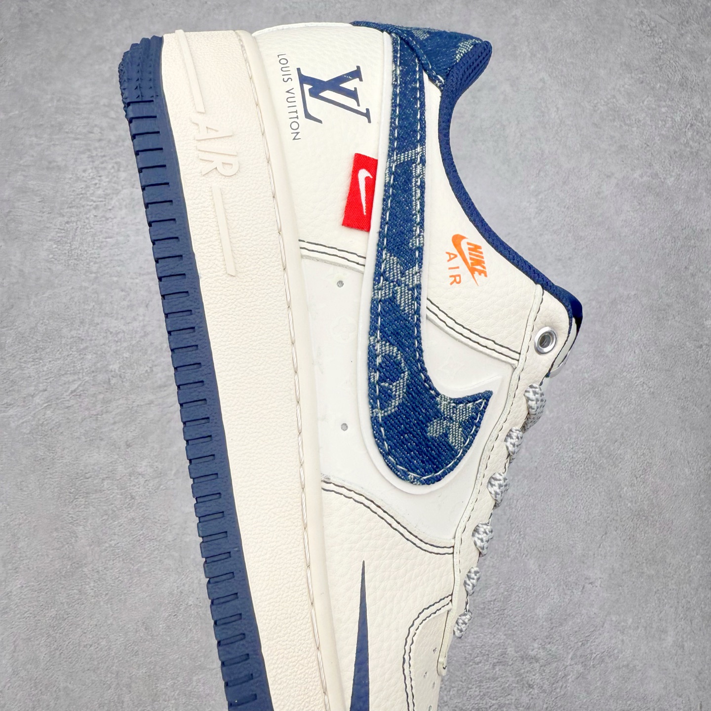 图片[6]-NK Air Force 1´07 Low 空军一号低帮百搭休闲运动板鞋 YX5066-345 柔软、弹性十足的缓震性能和出色的中底设计 横跨复古与现代的外型结合 造就出风靡全球 三十多年的Force 1 直到今天还深受青睐 实拍调校N版已经零色差零失真 百分百还原实物色彩所见即所得 不存在货不对板色差等低级问题 选购参考实物拍摄 不混卖不参货 只用心做好货严格选品 承诺混一赔十 尺码：36 36.5 37.5 38 38.5 39 40 40.5 41 42 42.5 43 44 44.5 45-选品中心