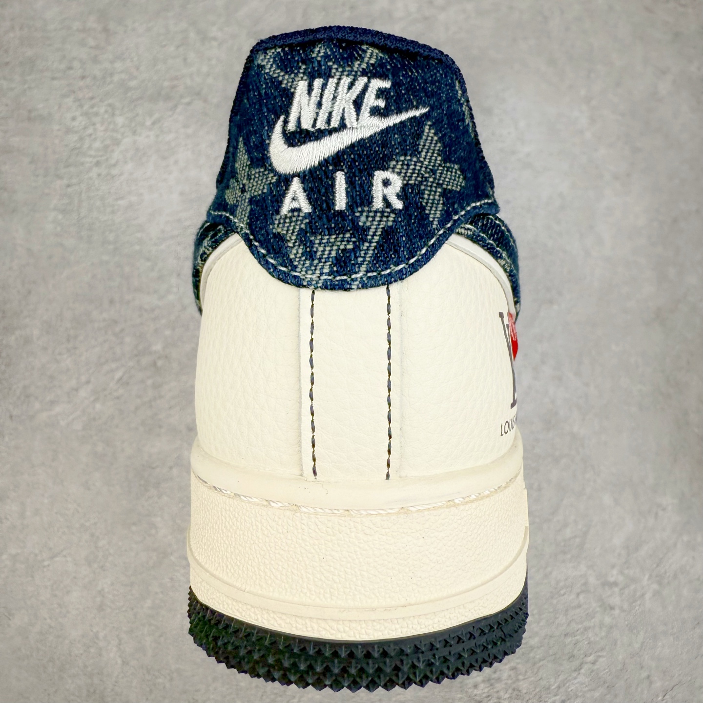 图片[8]-NK Air Force 1´07 Low 空军一号低帮百搭休闲运动板鞋 YX5066-345 柔软、弹性十足的缓震性能和出色的中底设计 横跨复古与现代的外型结合 造就出风靡全球 三十多年的Force 1 直到今天还深受青睐 实拍调校N版已经零色差零失真 百分百还原实物色彩所见即所得 不存在货不对板色差等低级问题 选购参考实物拍摄 不混卖不参货 只用心做好货严格选品 承诺混一赔十 尺码：36 36.5 37.5 38 38.5 39 40 40.5 41 42 42.5 43 44 44.5 45-选品中心