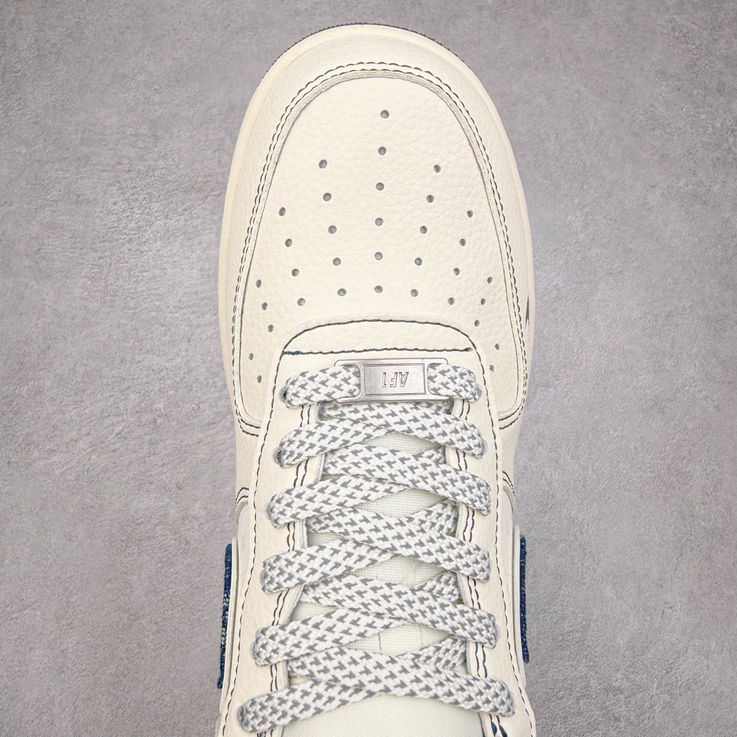 图片[4]-NK Air Force 1´07 Low 空军一号低帮百搭休闲运动板鞋 YX5066-345 柔软、弹性十足的缓震性能和出色的中底设计 横跨复古与现代的外型结合 造就出风靡全球 三十多年的Force 1 直到今天还深受青睐 实拍调校N版已经零色差零失真 百分百还原实物色彩所见即所得 不存在货不对板色差等低级问题 选购参考实物拍摄 不混卖不参货 只用心做好货严格选品 承诺混一赔十 尺码：36 36.5 37.5 38 38.5 39 40 40.5 41 42 42.5 43 44 44.5 45-选品中心