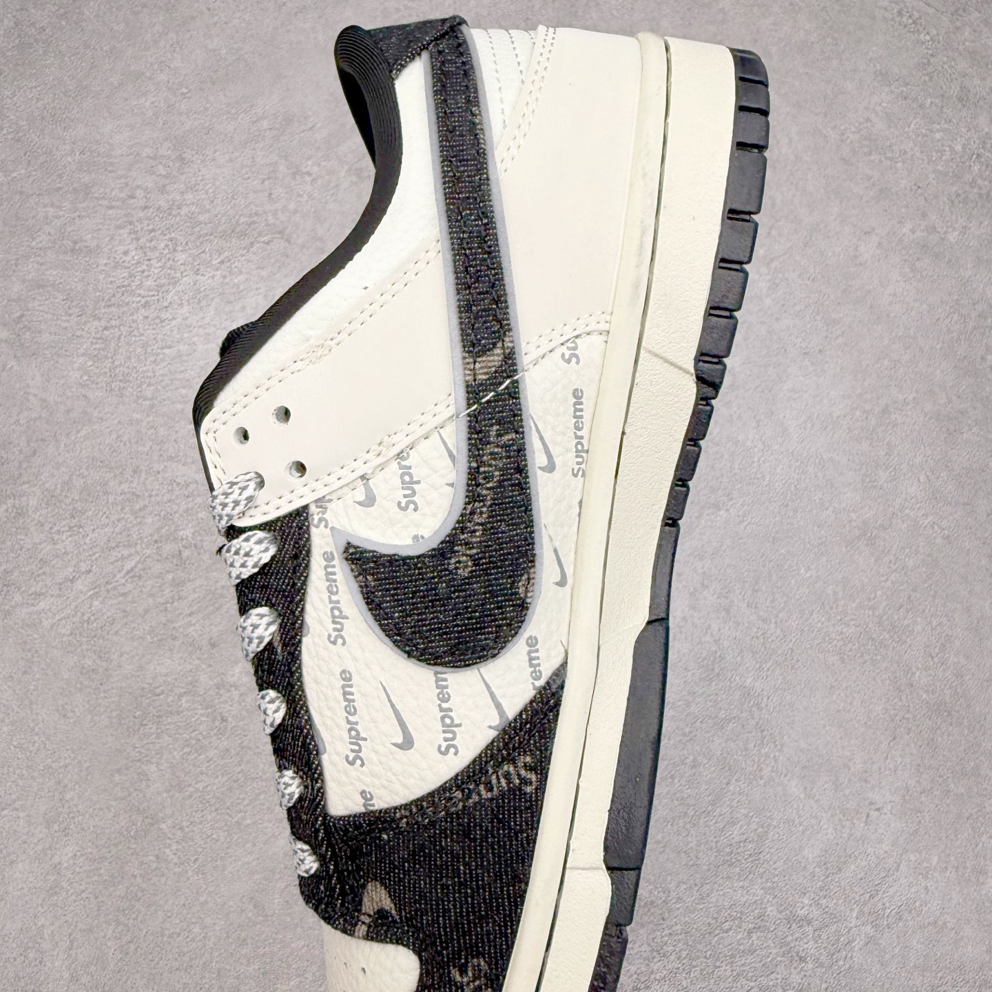 图片[7]-NK Dunk Low 定制配色 SC9207-414 大厂出品 极力推荐 原装头层材料 独家版型蒸餾加工帶來的是更好的视觉和脚感体验大厂纯原品质出货 清洁度 电绣工艺 皮料切割干净无任何毛边 细节完美 实拍调校N版已经零色差零失真 百分百还原实物色彩所见即所得 不存在货不对板色差等低级问题 选购参考实物拍摄 不混卖不参货 只用心做好货严格选品 承诺混一赔十 尺码：36 36.5 37.5 38 38.5 39 40 40.5 41 42 42.5 43 44 44.5 45-选品中心