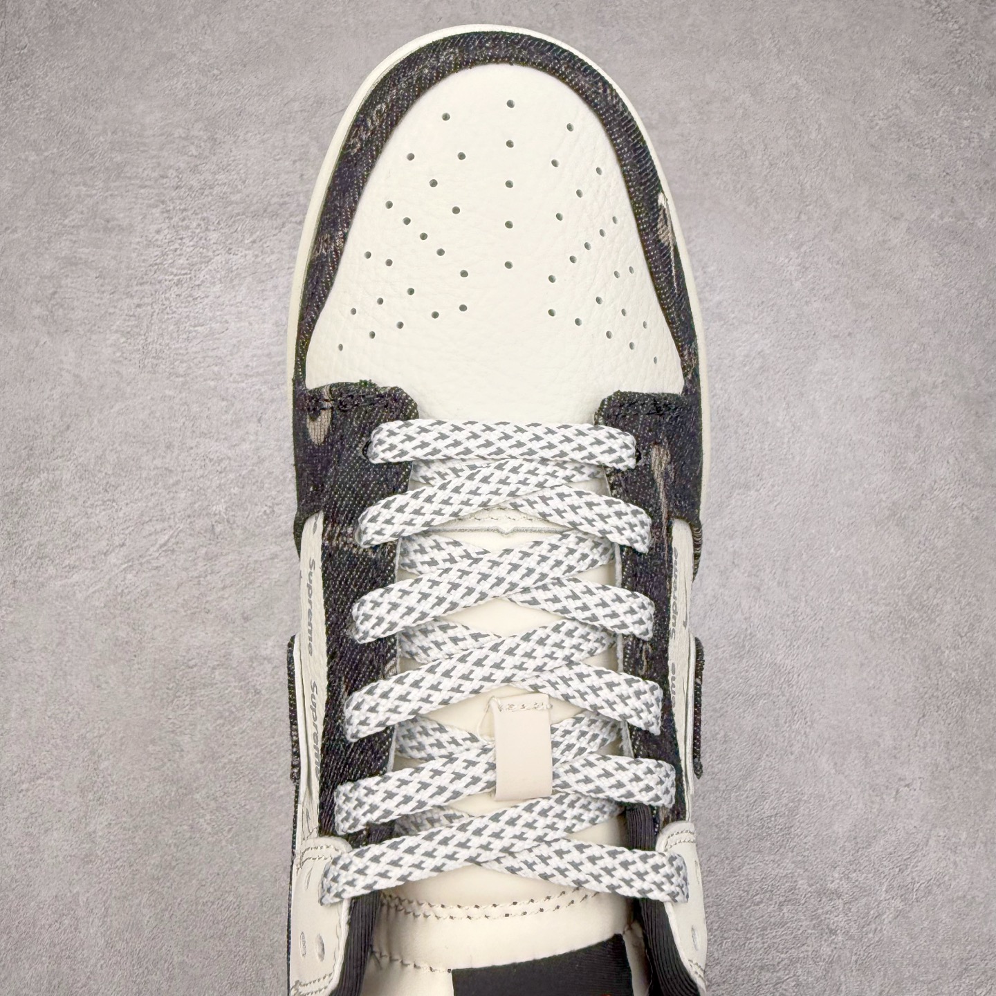 图片[4]-NK Dunk Low 定制配色 SC9207-414 大厂出品 极力推荐 原装头层材料 独家版型蒸餾加工帶來的是更好的视觉和脚感体验大厂纯原品质出货 清洁度 电绣工艺 皮料切割干净无任何毛边 细节完美 实拍调校N版已经零色差零失真 百分百还原实物色彩所见即所得 不存在货不对板色差等低级问题 选购参考实物拍摄 不混卖不参货 只用心做好货严格选品 承诺混一赔十 尺码：36 36.5 37.5 38 38.5 39 40 40.5 41 42 42.5 43 44 44.5 45-选品中心