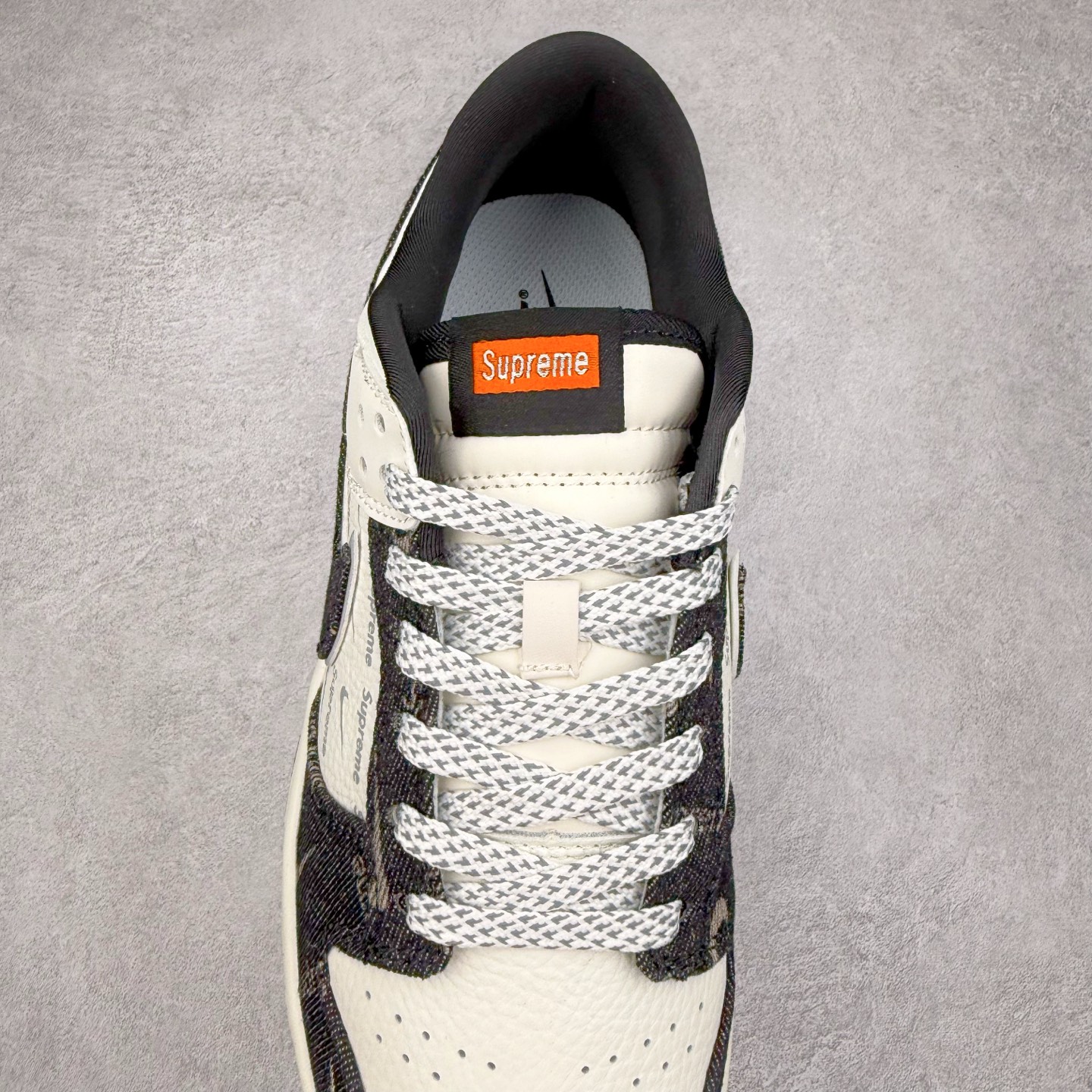 图片[5]-NK Dunk Low 定制配色 SC9207-414 大厂出品 极力推荐 原装头层材料 独家版型蒸餾加工帶來的是更好的视觉和脚感体验大厂纯原品质出货 清洁度 电绣工艺 皮料切割干净无任何毛边 细节完美 实拍调校N版已经零色差零失真 百分百还原实物色彩所见即所得 不存在货不对板色差等低级问题 选购参考实物拍摄 不混卖不参货 只用心做好货严格选品 承诺混一赔十 尺码：36 36.5 37.5 38 38.5 39 40 40.5 41 42 42.5 43 44 44.5 45-选品中心