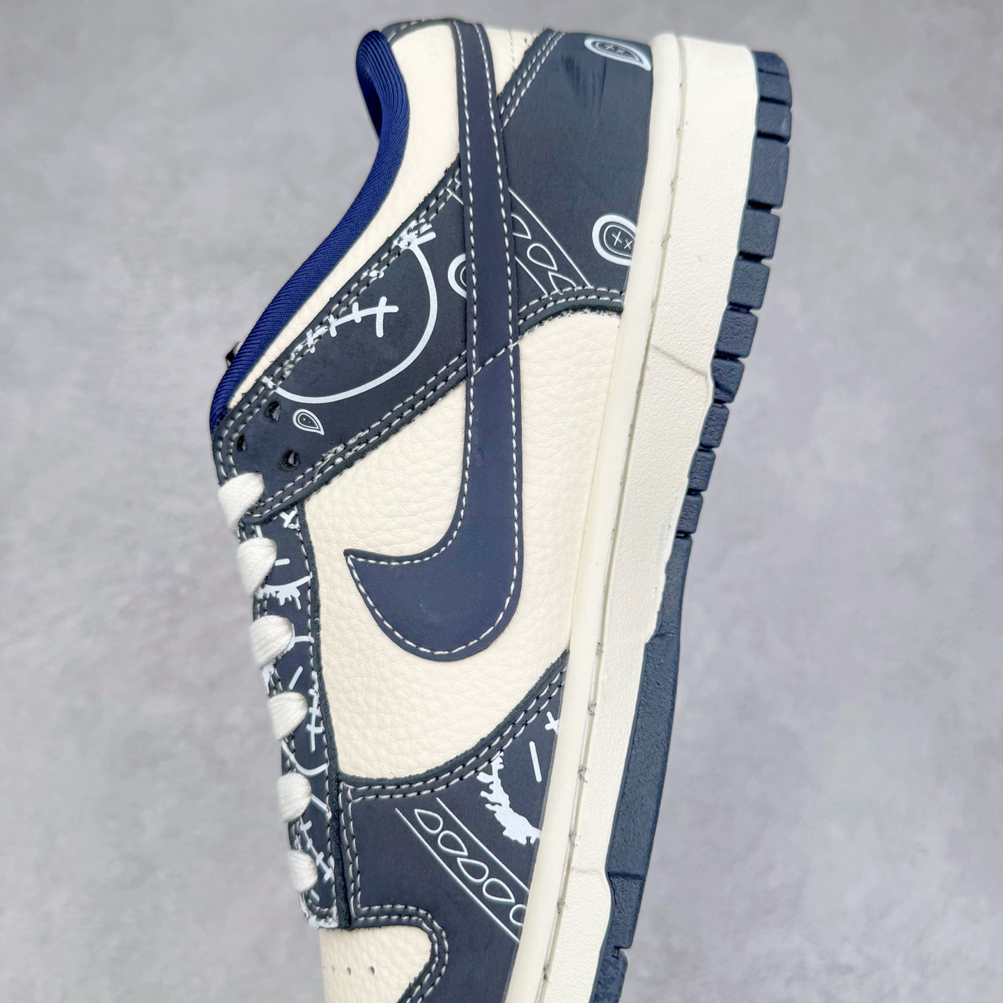 图片[7]-NK Dunk Low 定制配色 KK1333-046 大厂出品 极力推荐 原装头层材料 独家版型蒸餾加工帶來的是更好的视觉和脚感体验大厂纯原品质出货 清洁度 电绣工艺 皮料切割干净无任何毛边 细节完美 实拍调校N版已经零色差零失真 百分百还原实物色彩所见即所得 不存在货不对板色差等低级问题 选购参考实物拍摄 不混卖不参货 只用心做好货严格选品 承诺混一赔十 尺码：36 36.5 37.5 38 38.5 39 40 40.5 41 42 42.5 43 44 44.5 45-选品中心