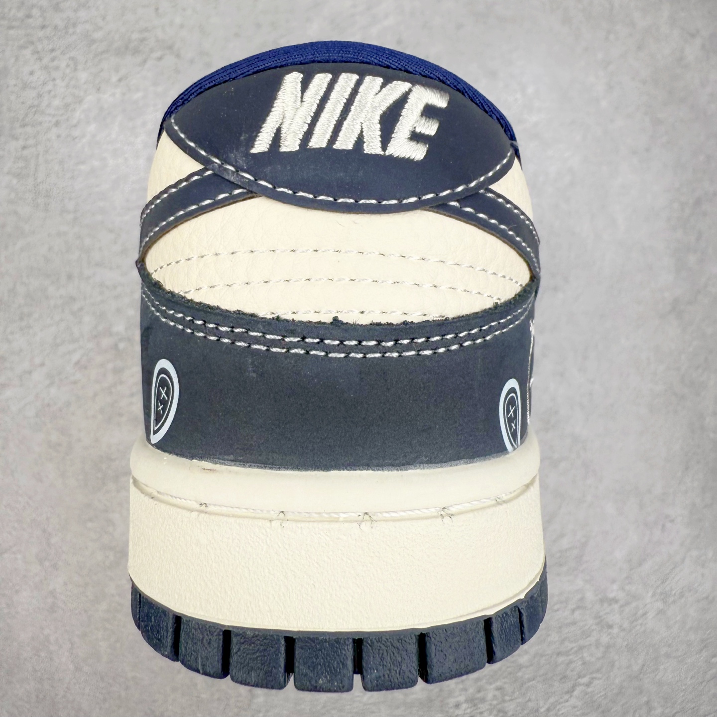 图片[8]-NK Dunk Low 定制配色 KK1333-046 大厂出品 极力推荐 原装头层材料 独家版型蒸餾加工帶來的是更好的视觉和脚感体验大厂纯原品质出货 清洁度 电绣工艺 皮料切割干净无任何毛边 细节完美 实拍调校N版已经零色差零失真 百分百还原实物色彩所见即所得 不存在货不对板色差等低级问题 选购参考实物拍摄 不混卖不参货 只用心做好货严格选品 承诺混一赔十 尺码：36 36.5 37.5 38 38.5 39 40 40.5 41 42 42.5 43 44 44.5 45-选品中心