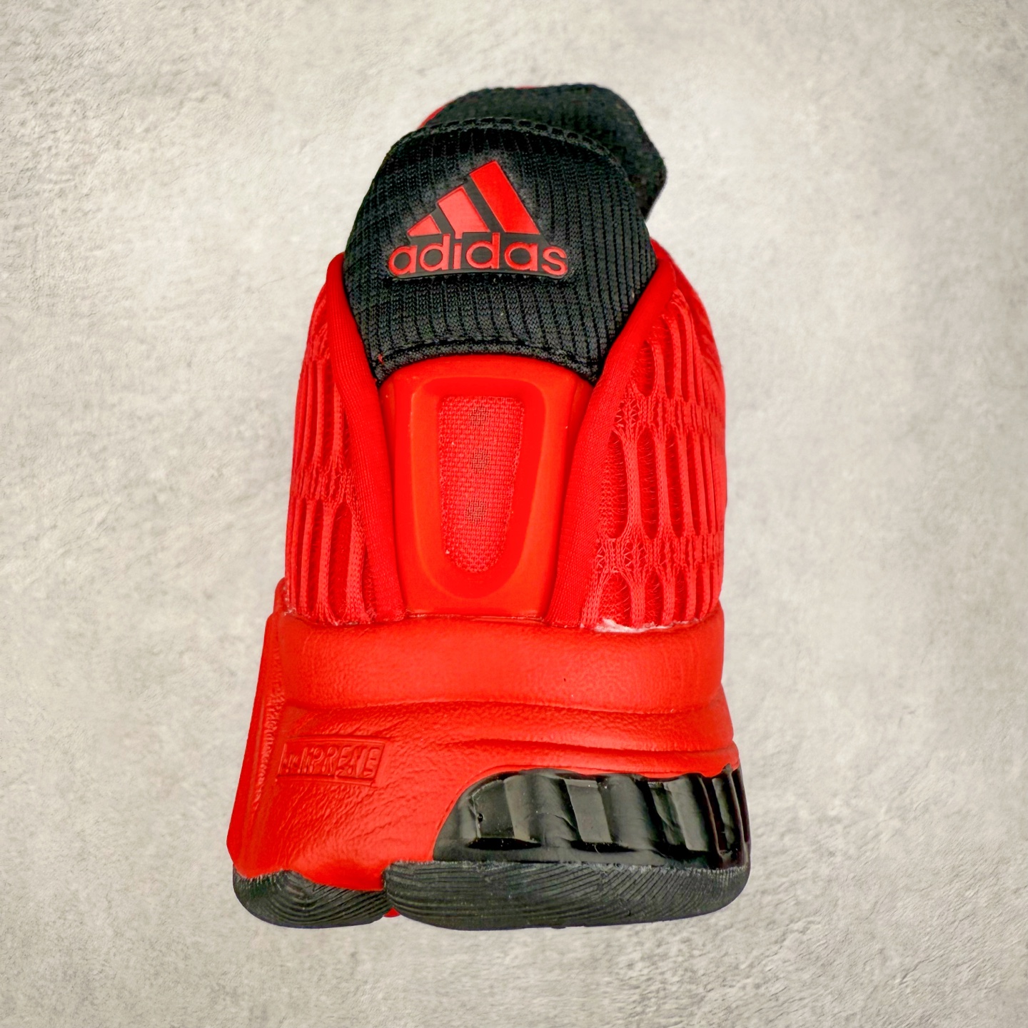 图片[8]-AD CLIMACOOL 初代清风系列透气跑步鞋 经典的鞋舌 CLIMACOOL LOGO，加上侧边三条杠处的透气格栅，都让人仿佛回到了二十二年前。实拍调校N版已经零色差零失真 百分百还原实物色彩所见即所得 不存在货不对板色差等低级问题 选购参考实物拍摄 不混卖不参货 只用心做好货严格选品 承诺混一赔十 尺码：36 36.5 37.5 38 38.5 39 40 40.5 41 42 42.5 43 44 44.5 45-选品中心