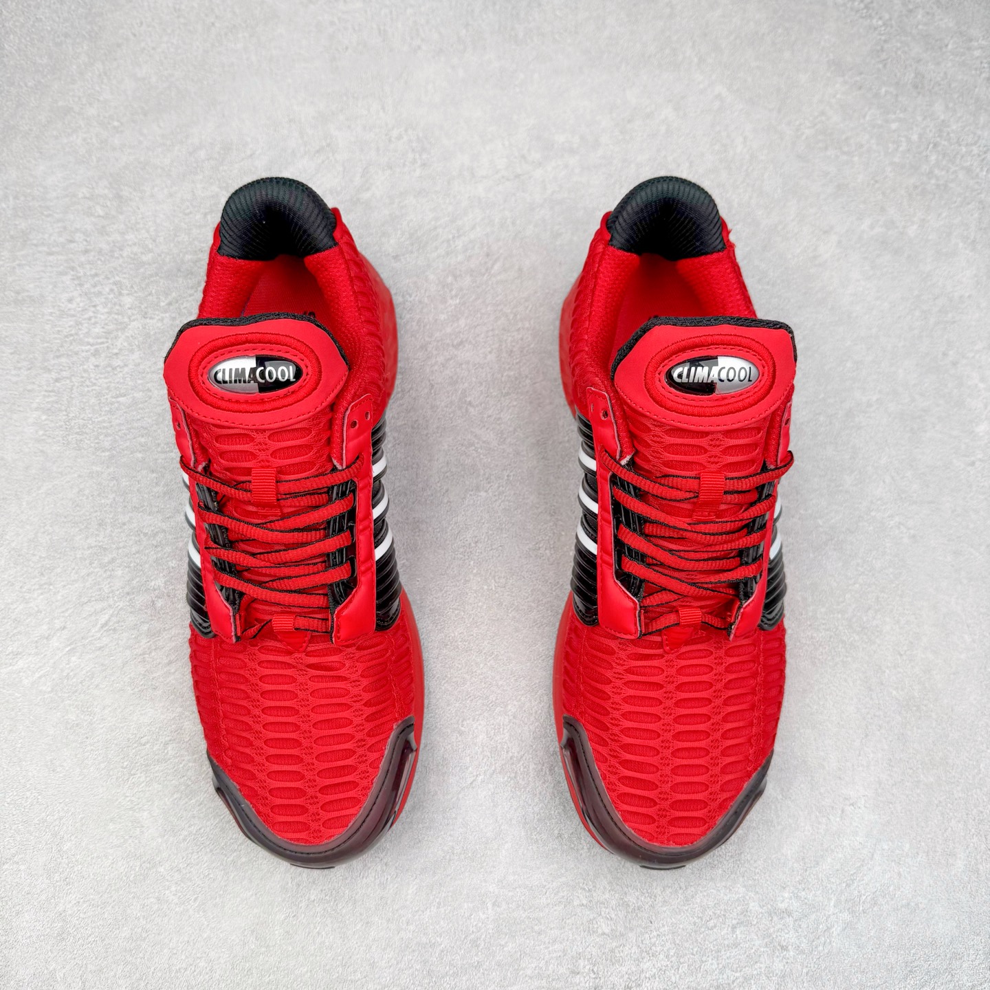 图片[2]-AD CLIMACOOL 初代清风系列透气跑步鞋 经典的鞋舌 CLIMACOOL LOGO，加上侧边三条杠处的透气格栅，都让人仿佛回到了二十二年前。实拍调校N版已经零色差零失真 百分百还原实物色彩所见即所得 不存在货不对板色差等低级问题 选购参考实物拍摄 不混卖不参货 只用心做好货严格选品 承诺混一赔十 尺码：36 36.5 37.5 38 38.5 39 40 40.5 41 42 42.5 43 44 44.5 45-选品中心