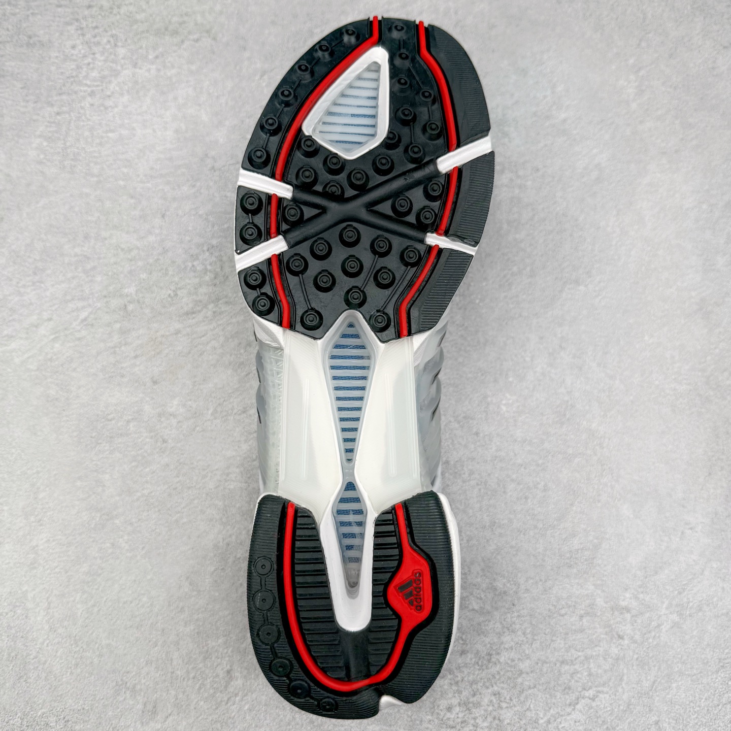 图片[9]-AD CLIMACOOL 初代清风系列透气跑步鞋 经典的鞋舌 CLIMACOOL LOGO，加上侧边三条杠处的透气格栅，都让人仿佛回到了二十二年前。实拍调校N版已经零色差零失真 百分百还原实物色彩所见即所得 不存在货不对板色差等低级问题 选购参考实物拍摄 不混卖不参货 只用心做好货严格选品 承诺混一赔十 尺码：36 36.5 37.5 38 38.5 39 40 40.5 41 42 42.5 43 44 44.5 45-选品中心