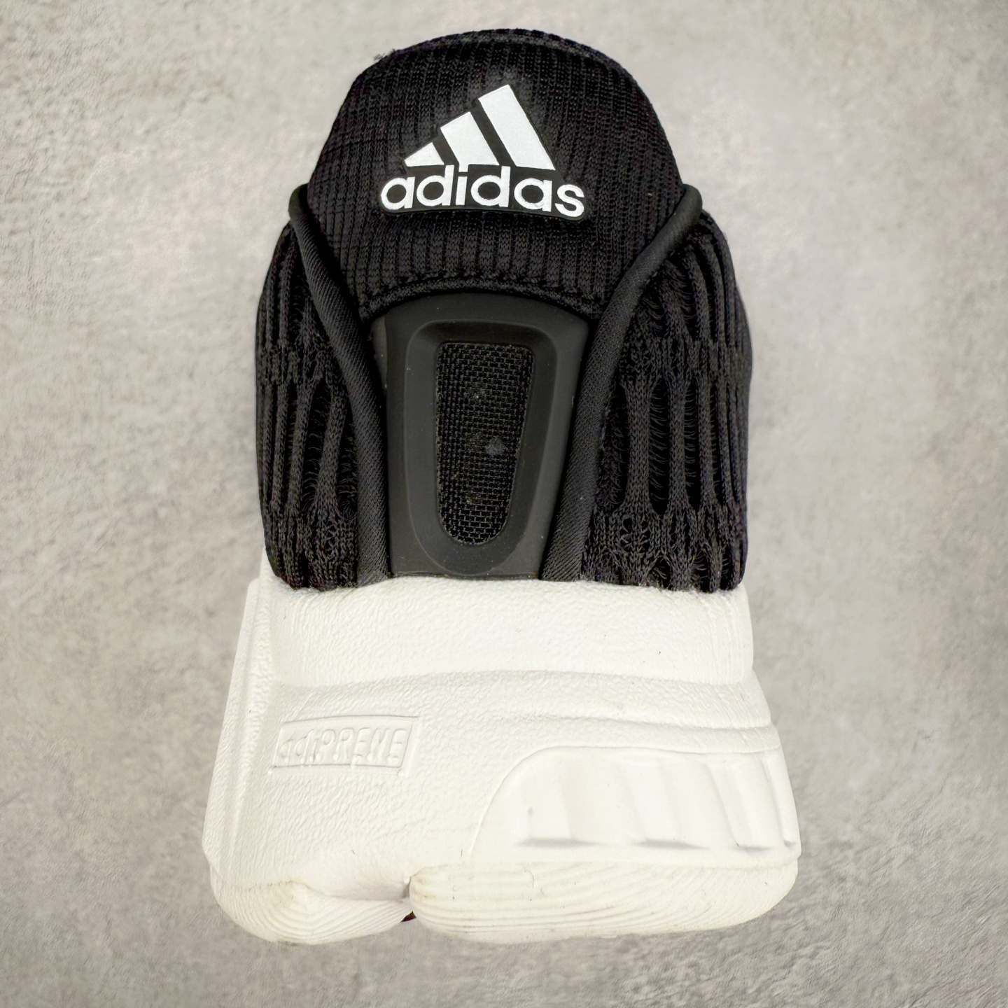 图片[8]-AD CLIMACOOL 初代清风系列透气跑步鞋 经典的鞋舌 CLIMACOOL LOGO，加上侧边三条杠处的透气格栅，都让人仿佛回到了二十二年前。实拍调校N版已经零色差零失真 百分百还原实物色彩所见即所得 不存在货不对板色差等低级问题 选购参考实物拍摄 不混卖不参货 只用心做好货严格选品 承诺混一赔十 尺码：36 36.5 37.5 38 38.5 39 40 40.5 41 42 42.5 43 44 44.5 45-选品中心