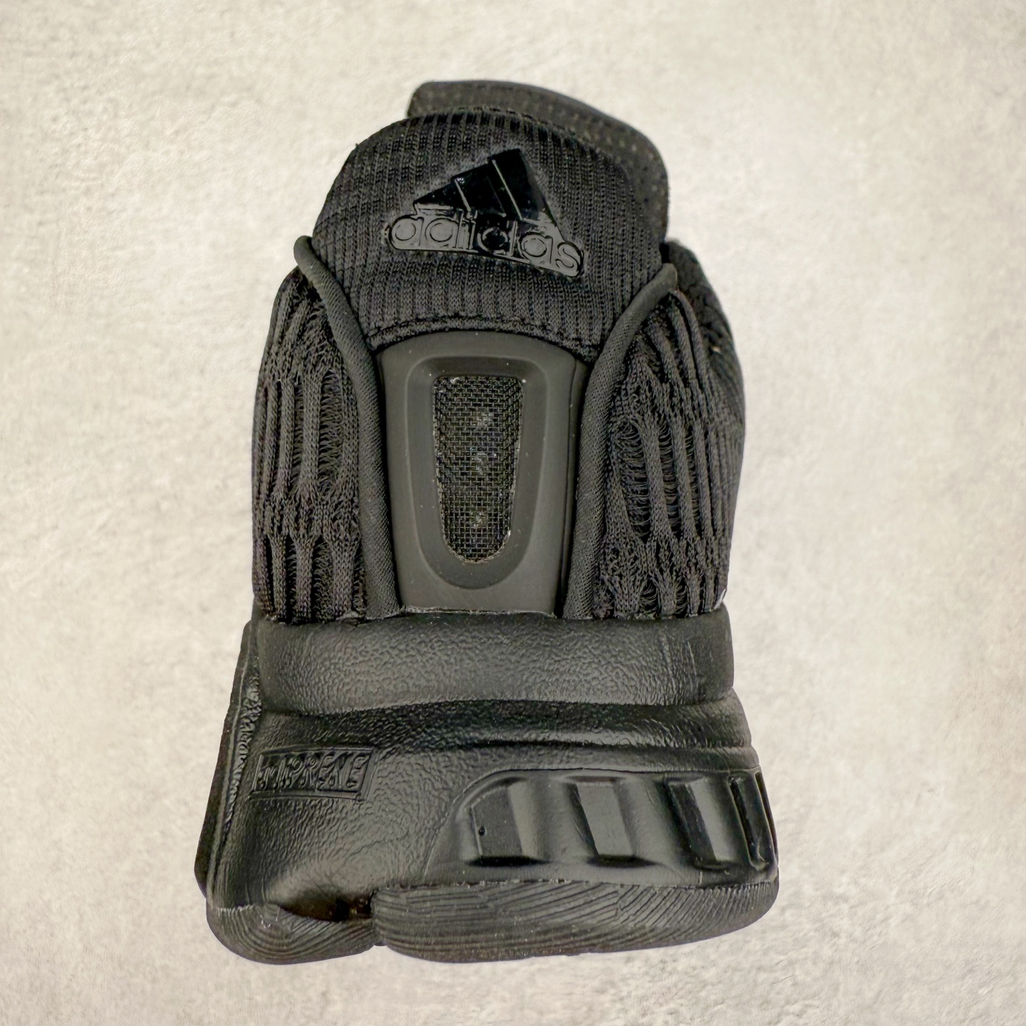 图片[8]-AD CLIMACOOL 初代清风系列透气跑步鞋 经典的鞋舌 CLIMACOOL LOGO，加上侧边三条杠处的透气格栅，都让人仿佛回到了二十二年前。实拍调校N版已经零色差零失真 百分百还原实物色彩所见即所得 不存在货不对板色差等低级问题 选购参考实物拍摄 不混卖不参货 只用心做好货严格选品 承诺混一赔十 尺码：36 36.5 37.5 38 38.5 39 40 40.5 41 42 42.5 43 44 44.5 45-选品中心