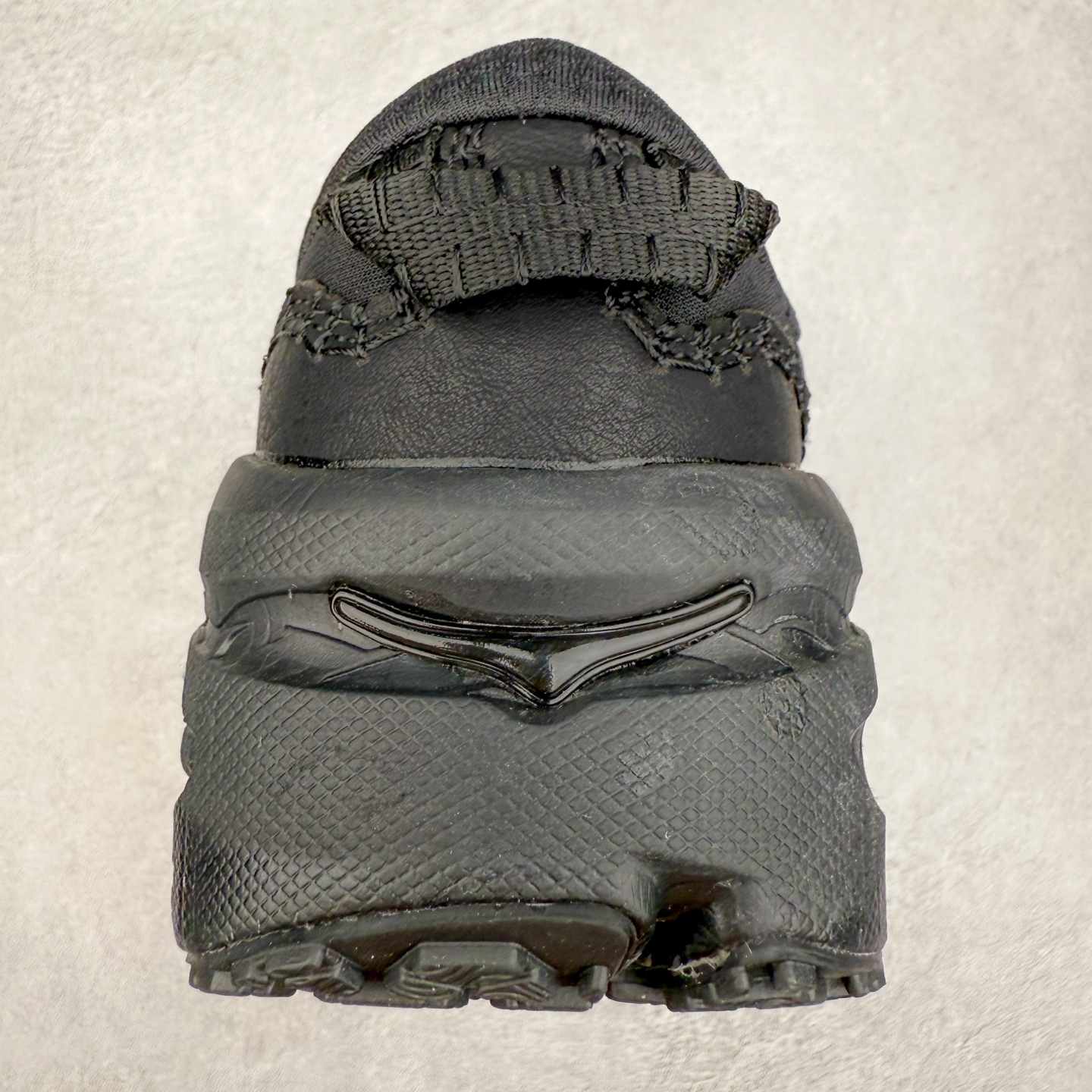 图片[8]-HOKA ONE ONE Bondi B3 LS 运动舒适低帮跑步鞋 男女同款 HOKA ONE ONE是来自美国的跑步鞋知名品牌，创立于2009年，始终致力于为所有跑者提供更新、更好的跑步装备。相比常规跑鞋，HOKA ONE ONE特别研发使用性能独特的几何形跑鞋中底，此种鞋底更厚、更高、回弹性也更好，除了卓越的缓冲性能，它还能为各种阶段的跑者带来更具动感、更加稳定的跑步体验。HOKAONE ONE从设计之初就清楚意识到，要保证跑者步幅的均匀一致，双脚自然而然的运动至关重要。实拍调校N版已经零色差零失真 百分百还原实物色彩所见即所得 不存在货不对板色差等低级问题 选购参考实物拍摄 不混卖不参货 只用心做好货严格选品 承诺混一赔十 尺码：36 36.5 37.5 38 38.5 39 40 40.5 41 42 42.5 43 44 44.5 45-选品中心