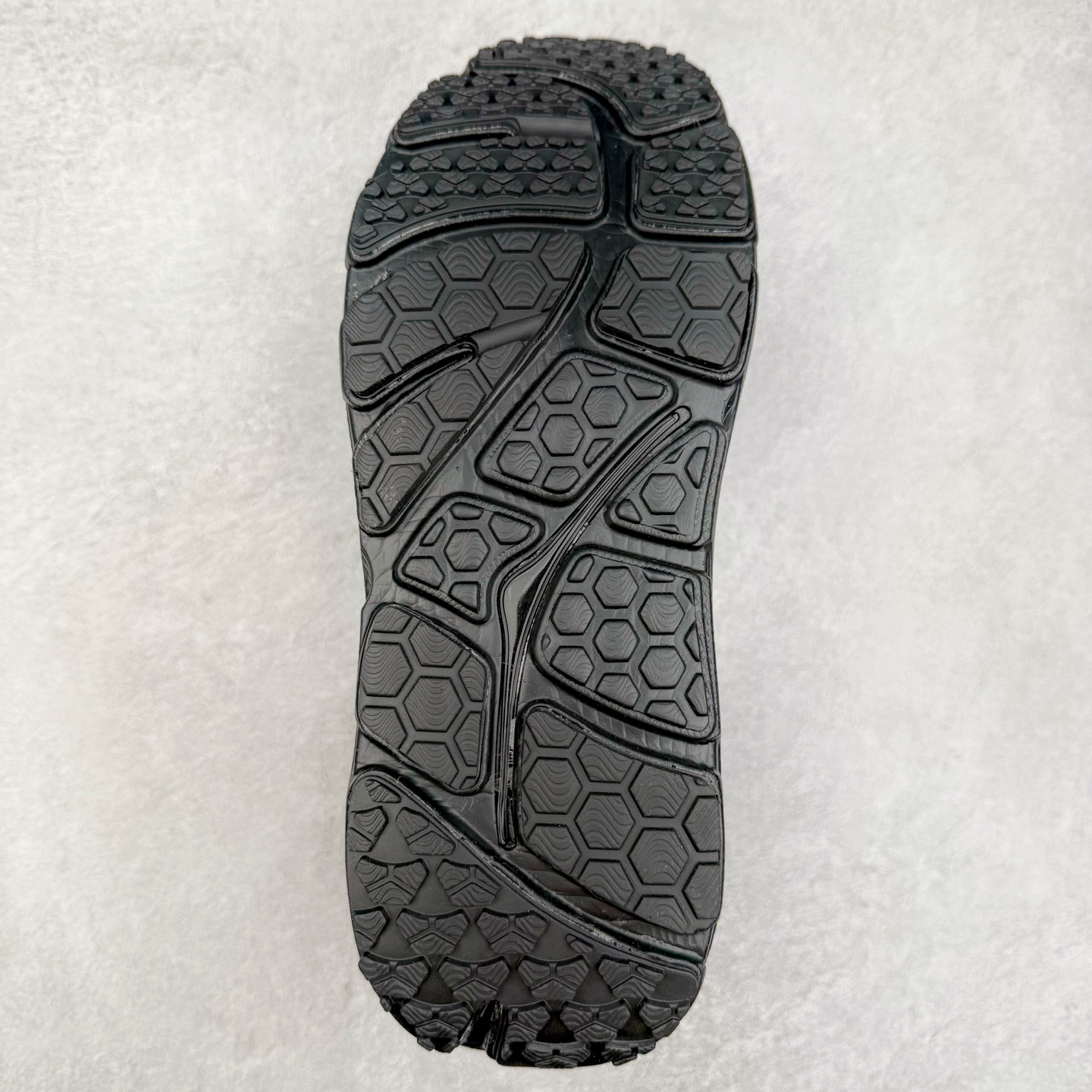 图片[9]-HOKA ONE ONE Bondi B3 LS 运动舒适低帮跑步鞋 男女同款 HOKA ONE ONE是来自美国的跑步鞋知名品牌，创立于2009年，始终致力于为所有跑者提供更新、更好的跑步装备。相比常规跑鞋，HOKA ONE ONE特别研发使用性能独特的几何形跑鞋中底，此种鞋底更厚、更高、回弹性也更好，除了卓越的缓冲性能，它还能为各种阶段的跑者带来更具动感、更加稳定的跑步体验。HOKAONE ONE从设计之初就清楚意识到，要保证跑者步幅的均匀一致，双脚自然而然的运动至关重要。实拍调校N版已经零色差零失真 百分百还原实物色彩所见即所得 不存在货不对板色差等低级问题 选购参考实物拍摄 不混卖不参货 只用心做好货严格选品 承诺混一赔十 尺码：36 36.5 37.5 38 38.5 39 40 40.5 41 42 42.5 43 44 44.5 45-选品中心