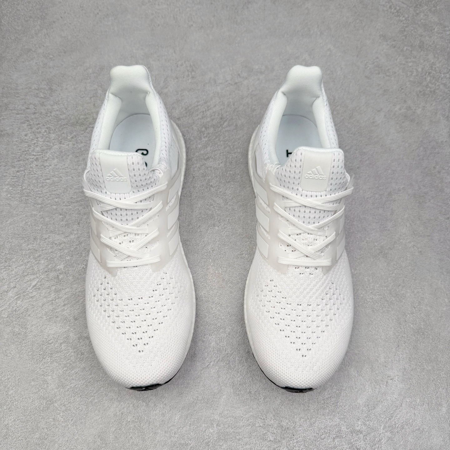 图片[2]-AD Ultra Boost UB1.0 初代系列低帮袜套式针织透气缓震休闲运动慢跑鞋 HQ4202 超强Boost缓震 搭配马牌橡胶大底 满足日常出行跑步健身需求 Primeknit鞋面材料采用羊毛沙线 舒适柔软 爆米花颗粒饱满 弹性十足 鞋底前后10mm的标准高度差 使两头上翘的弧形鞋底结构更加完美 尺码：36 36.5 37 38 38.5 39 40 40.5 41 42 42.5 43 44 44.5 45 46-选品中心