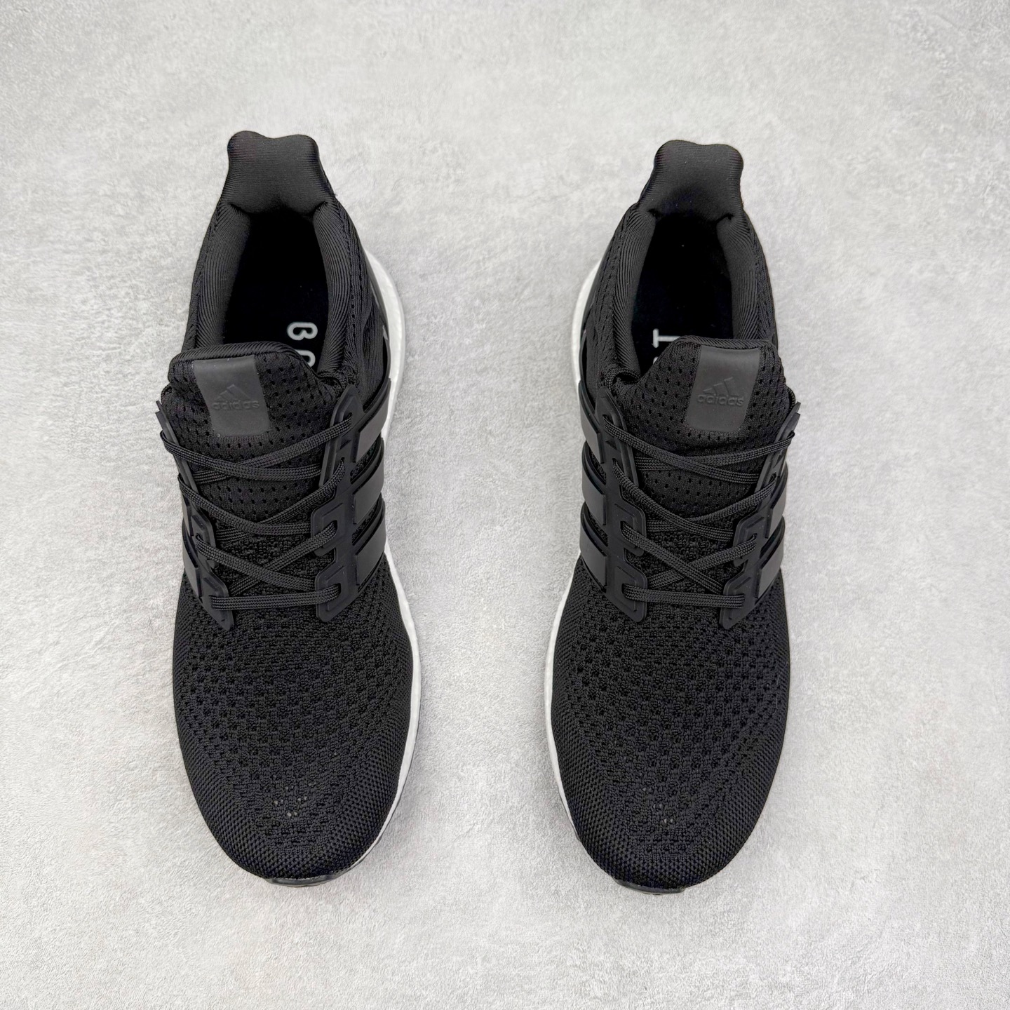 图片[2]-AD Ultra Boost UB1.0 初代系列低帮袜套式针织透气缓震休闲运动慢跑鞋 HQ4201 超强Boost缓震 搭配马牌橡胶大底 满足日常出行跑步健身需求 Primeknit鞋面材料采用羊毛沙线 舒适柔软 爆米花颗粒饱满 弹性十足 鞋底前后10mm的标准高度差 使两头上翘的弧形鞋底结构更加完美 尺码：36 36.5 37 38 38.5 39 40 40.5 41 42 42.5 43 44 44.5 45 46-选品中心