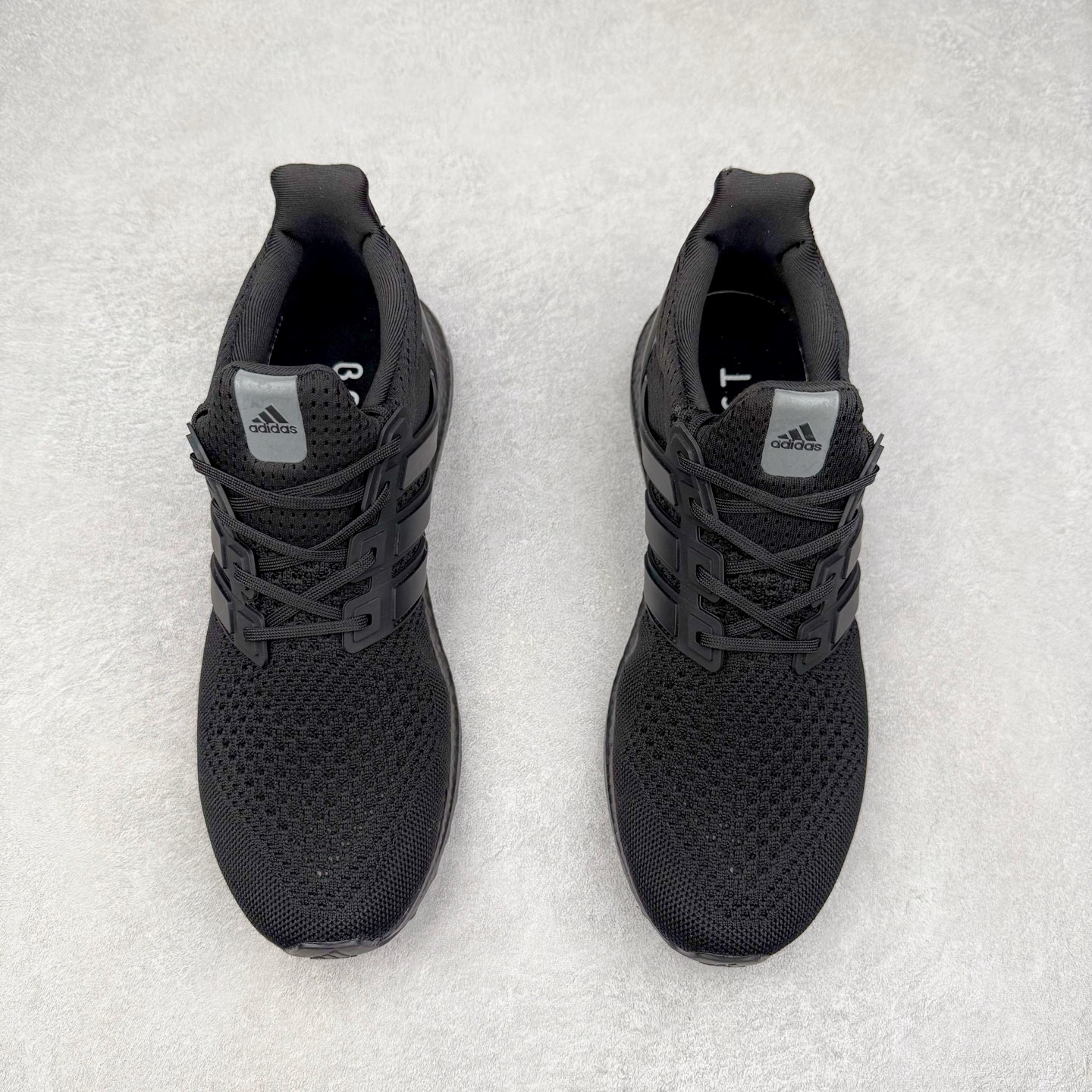图片[2]-AD Ultra Boost UB1.0 初代系列低帮袜套式针织透气缓震休闲运动慢跑鞋 HQ4199 超强Boost缓震 搭配马牌橡胶大底 满足日常出行跑步健身需求 Primeknit鞋面材料采用羊毛沙线 舒适柔软 爆米花颗粒饱满 弹性十足 鞋底前后10mm的标准高度差 使两头上翘的弧形鞋底结构更加完美 尺码：36 36.5 37 38 38.5 39 40 40.5 41 42 42.5 43 44 44.5 45 46-选品中心