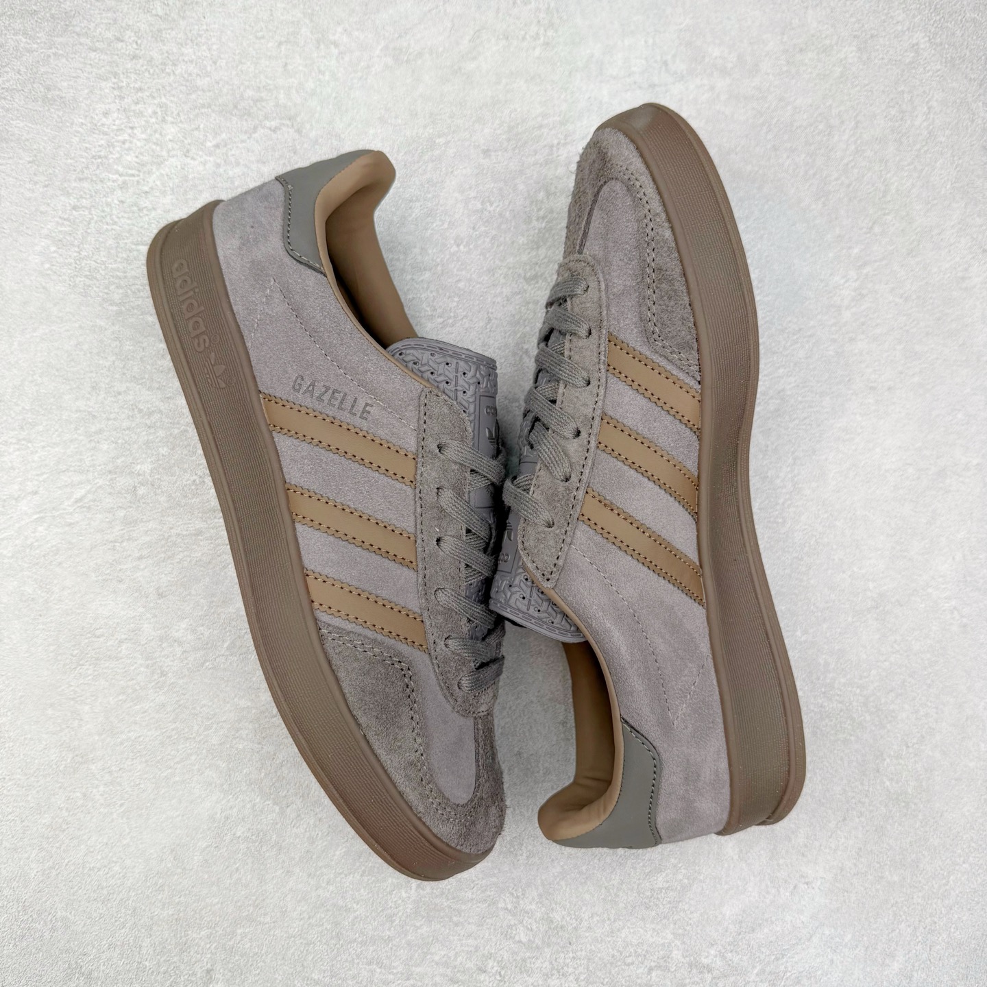 图片[3]-AD Gazelle Indoor Trainers 羚羊内训系列低帮复古百搭休闲运动德训风板鞋 JQ6213 90年代经典的复刻版！自60年代以足球训练鞋面世以来,Gazelle就以其经典设计席卷全球。1991年版本的复刻,再造经典Gazelle。采用皮革打造,搭配浊色细节,让这款经典更加简约。尺码：36 36⅔ 37⅓ 38 38⅔ 39⅓ 40 40⅔ 41⅓ 42 42⅔ 43⅓ 44⅓ 44⅔ 45-选品中心