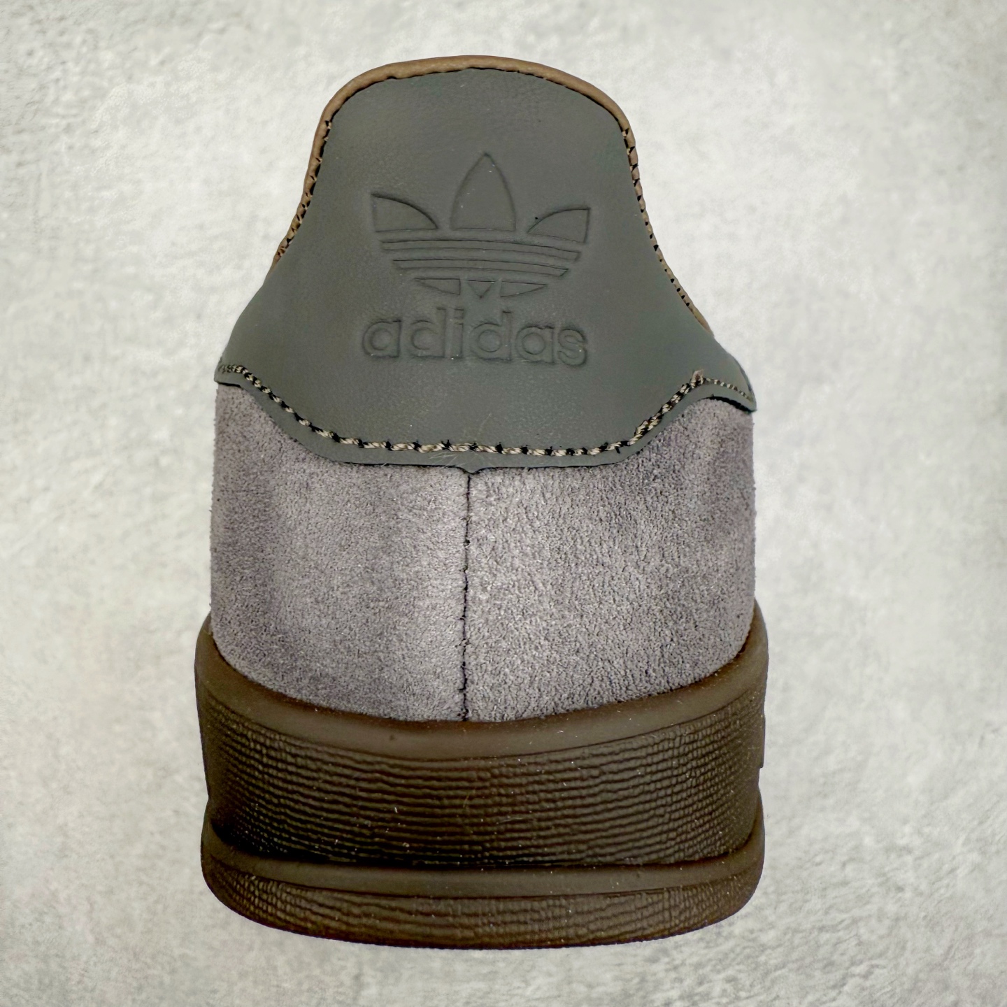 图片[8]-AD Gazelle Indoor Trainers 羚羊内训系列低帮复古百搭休闲运动德训风板鞋 JQ6213 90年代经典的复刻版！自60年代以足球训练鞋面世以来,Gazelle就以其经典设计席卷全球。1991年版本的复刻,再造经典Gazelle。采用皮革打造,搭配浊色细节,让这款经典更加简约。尺码：36 36⅔ 37⅓ 38 38⅔ 39⅓ 40 40⅔ 41⅓ 42 42⅔ 43⅓ 44⅓ 44⅔ 45-选品中心