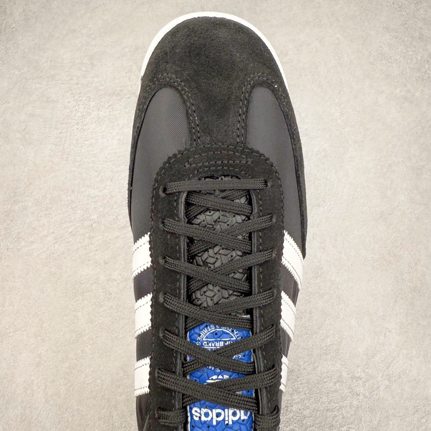 图片[4]-＃HP纯原 AD Wmns SL72 OG 系列德训足球风百搭低帮休闲运动板鞋 IH8017 采用高弹EVA+MODEL+RB三层组合底 区别市面RB一体大底 三层组合鞋底重量与原鞋一致 Originals 将有「T 头鞋」造型的诞生于 1972 年的 SL72 鞋款复刻带回 各位买鞋又有新选择了 1972 年 SL72 问世后 引领了后来阿迪达斯的跑鞋发展方向 其中「SL」代表了 Super Light 彰显了产品轻便的特性 1972 年 SL72 问世后 引领了后来阿迪达斯的跑鞋发展方向 其中「SL」代表了 Super Light 彰显了产品轻便的特性 这次 Originals 延续其轻质经典的基因 带来男女两款 SL72 男生款带来 SL72 RS 鞋型 RS 意为 Reshaped（重塑）鞋款在保留了经典的外观基础上 在尼龙材质里增加了填充物 使鞋型更加挺立和饱满 鞋头则更加圆润 鞋底的 EVA 材质则增加了鞋款的高度 女生款则带来 SL72 OG W 鞋型 OG 顾名思义则是致敬经典款式 相较于 RS（Reshaped）鞋款 鞋身更加纤细 其整体鞋身轮廓、线条、细节、材质上尊崇 70 年代 SL72 的设计 还原经典味道 尺码：36 36⅔ 37⅓ 38 38⅔ 39⅓ 40 40⅔ 41⅓ 42 42⅔ 43⅓ 44 44⅔ 45-选品中心