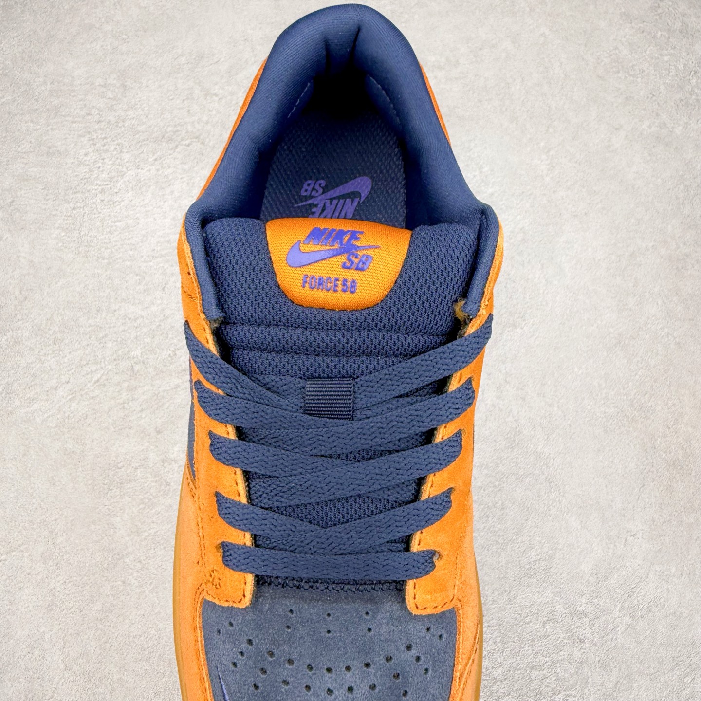 图片[5]-NK SB Force 58 空军58系列低帮休闲运动滑板板鞋 DV5477-800 鞋面由帆布和麂皮拼接 层次感丰富 搭配硫化外底 耐磨耐穿 鞋舌及中底后跟处饰有SB Logo 表明鞋款身份 采用包边设计 经久耐穿 硫化结构则有效提升灵活性 穿上这款全新推出的创意力作 助你耀动街头 尺码：36 36.5 37.5 38 38.5 39 40 40.5 41 42 42.5 43 44 45-选品中心