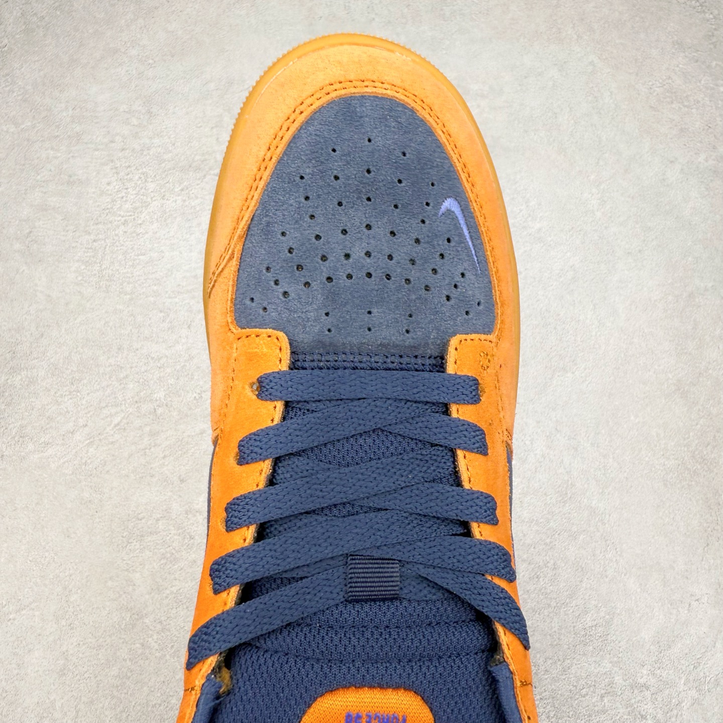 图片[4]-NK SB Force 58 空军58系列低帮休闲运动滑板板鞋 DV5477-800 鞋面由帆布和麂皮拼接 层次感丰富 搭配硫化外底 耐磨耐穿 鞋舌及中底后跟处饰有SB Logo 表明鞋款身份 采用包边设计 经久耐穿 硫化结构则有效提升灵活性 穿上这款全新推出的创意力作 助你耀动街头 尺码：36 36.5 37.5 38 38.5 39 40 40.5 41 42 42.5 43 44 45-选品中心