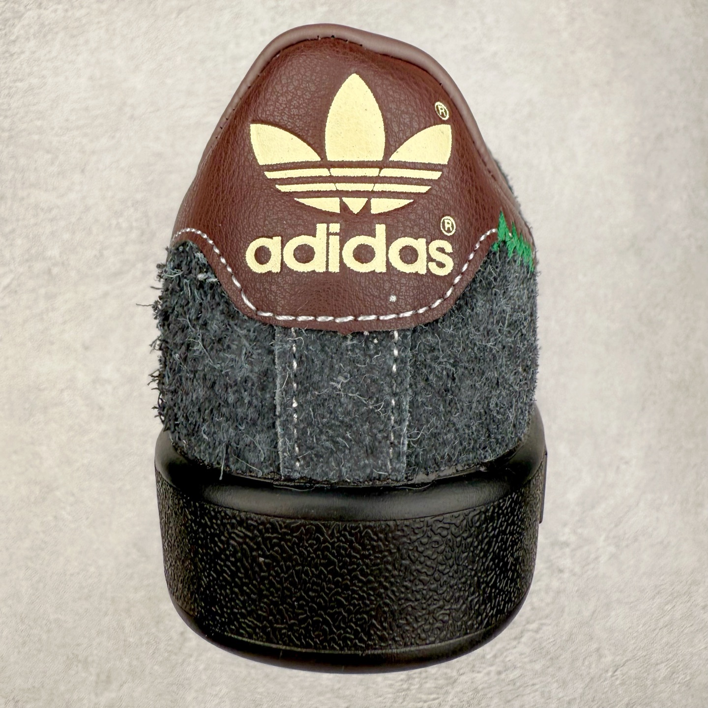 图片[8]-Brain Dead x AD originals Forest Hills 脑死亡联名时尚舒适休闲板鞋 JR7942 原楦原纸板开发 全鞋头层皮料打造 区别市面普通真标版本 鞋身侧面打孔改为Brain Dead标志性图案 后跟拼色粗糙毛绒面料 与皮革鞋面形成反差 橡胶大底提供坚实的基础 复古风拉满 实拍调校N版已经零色差零失真 百分百还原实物色彩所见即所得 不存在货不对板色差等低级问题 选购参考实物拍摄 不混卖不参货 只用心做好货严格选品 承诺混一赔十 尺码：36 36.5 37.5 38 38.5 39 40 40.5 41 42 42.5 43 44 44.5 45-选品中心