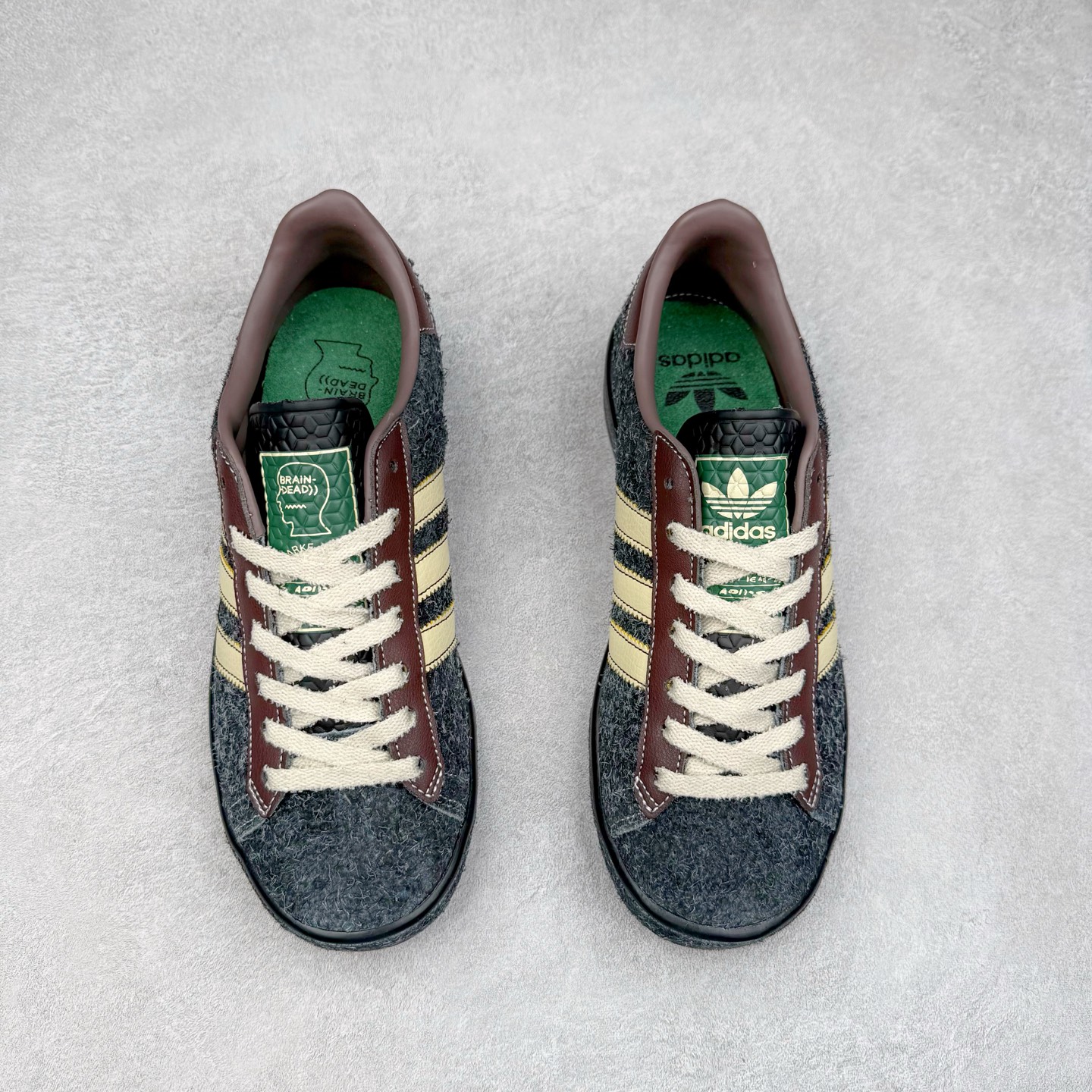 图片[2]-Brain Dead x AD originals Forest Hills 脑死亡联名时尚舒适休闲板鞋 JR7942 原楦原纸板开发 全鞋头层皮料打造 区别市面普通真标版本 鞋身侧面打孔改为Brain Dead标志性图案 后跟拼色粗糙毛绒面料 与皮革鞋面形成反差 橡胶大底提供坚实的基础 复古风拉满 实拍调校N版已经零色差零失真 百分百还原实物色彩所见即所得 不存在货不对板色差等低级问题 选购参考实物拍摄 不混卖不参货 只用心做好货严格选品 承诺混一赔十 尺码：36 36.5 37.5 38 38.5 39 40 40.5 41 42 42.5 43 44 44.5 45-选品中心