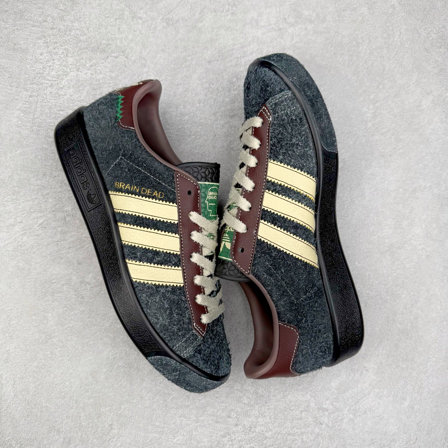 图片[3]-Brain Dead x AD originals Forest Hills 脑死亡联名时尚舒适休闲板鞋 JR7942 原楦原纸板开发 全鞋头层皮料打造 区别市面普通真标版本 鞋身侧面打孔改为Brain Dead标志性图案 后跟拼色粗糙毛绒面料 与皮革鞋面形成反差 橡胶大底提供坚实的基础 复古风拉满 实拍调校N版已经零色差零失真 百分百还原实物色彩所见即所得 不存在货不对板色差等低级问题 选购参考实物拍摄 不混卖不参货 只用心做好货严格选品 承诺混一赔十 尺码：36 36.5 37.5 38 38.5 39 40 40.5 41 42 42.5 43 44 44.5 45-选品中心