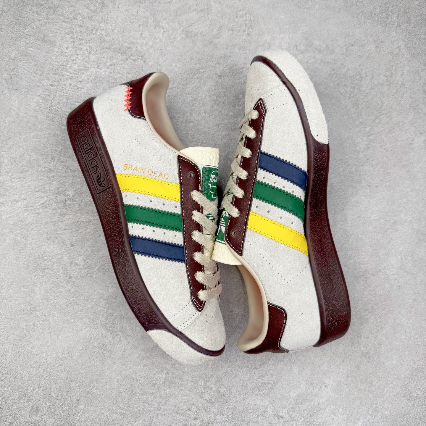 图片[3]-Brain Dead x AD originals Forest Hills 脑死亡联名时尚舒适休闲板鞋 JR7943 原楦原纸板开发 全鞋头层皮料打造 区别市面普通真标版本 鞋身侧面打孔改为Brain Dead标志性图案 后跟拼色粗糙毛绒面料 与皮革鞋面形成反差 橡胶大底提供坚实的基础 复古风拉满 实拍调校N版已经零色差零失真 百分百还原实物色彩所见即所得 不存在货不对板色差等低级问题 选购参考实物拍摄 不混卖不参货 只用心做好货严格选品 承诺混一赔十 尺码：36 36.5 37.5 38 38.5 39 40 40.5 41 42 42.5 43 44 44.5 45-选品中心