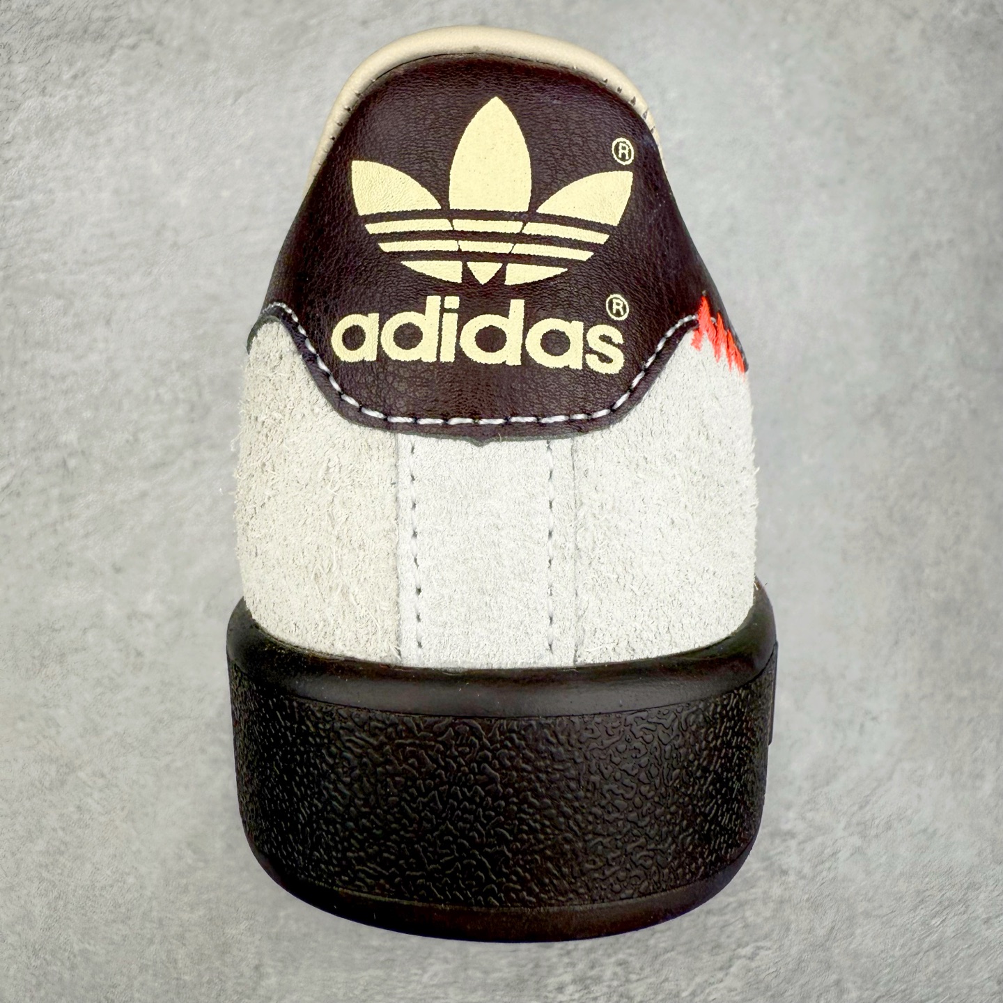 图片[8]-Brain Dead x AD originals Forest Hills 脑死亡联名时尚舒适休闲板鞋 JR7943 原楦原纸板开发 全鞋头层皮料打造 区别市面普通真标版本 鞋身侧面打孔改为Brain Dead标志性图案 后跟拼色粗糙毛绒面料 与皮革鞋面形成反差 橡胶大底提供坚实的基础 复古风拉满 实拍调校N版已经零色差零失真 百分百还原实物色彩所见即所得 不存在货不对板色差等低级问题 选购参考实物拍摄 不混卖不参货 只用心做好货严格选品 承诺混一赔十 尺码：36 36.5 37.5 38 38.5 39 40 40.5 41 42 42.5 43 44 44.5 45-选品中心