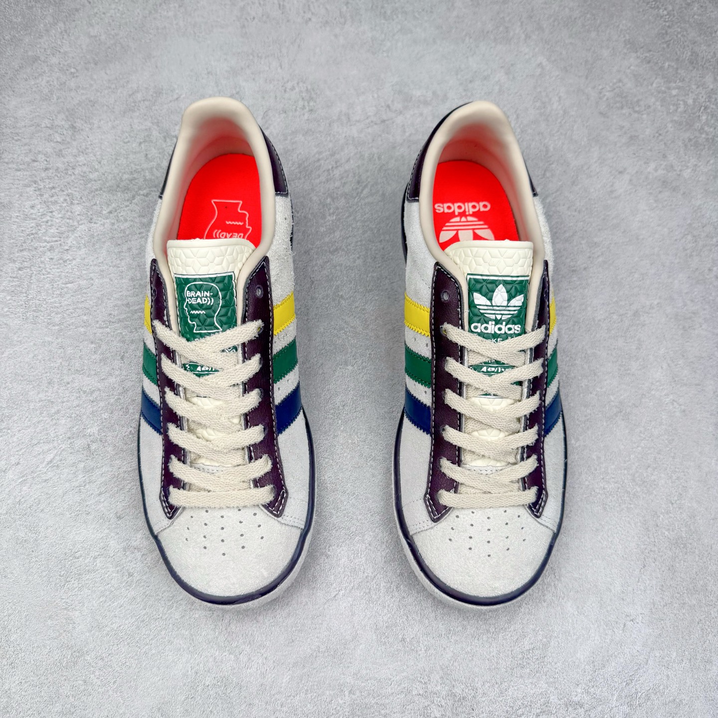 图片[2]-Brain Dead x AD originals Forest Hills 脑死亡联名时尚舒适休闲板鞋 JR7943 原楦原纸板开发 全鞋头层皮料打造 区别市面普通真标版本 鞋身侧面打孔改为Brain Dead标志性图案 后跟拼色粗糙毛绒面料 与皮革鞋面形成反差 橡胶大底提供坚实的基础 复古风拉满 实拍调校N版已经零色差零失真 百分百还原实物色彩所见即所得 不存在货不对板色差等低级问题 选购参考实物拍摄 不混卖不参货 只用心做好货严格选品 承诺混一赔十 尺码：36 36.5 37.5 38 38.5 39 40 40.5 41 42 42.5 43 44 44.5 45-选品中心