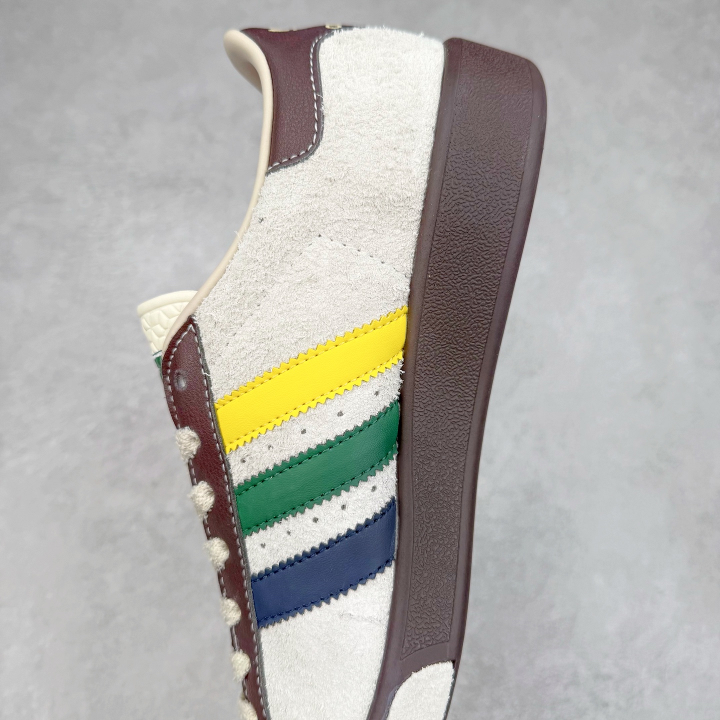 图片[7]-Brain Dead x AD originals Forest Hills 脑死亡联名时尚舒适休闲板鞋 JR7943 原楦原纸板开发 全鞋头层皮料打造 区别市面普通真标版本 鞋身侧面打孔改为Brain Dead标志性图案 后跟拼色粗糙毛绒面料 与皮革鞋面形成反差 橡胶大底提供坚实的基础 复古风拉满 实拍调校N版已经零色差零失真 百分百还原实物色彩所见即所得 不存在货不对板色差等低级问题 选购参考实物拍摄 不混卖不参货 只用心做好货严格选品 承诺混一赔十 尺码：36 36.5 37.5 38 38.5 39 40 40.5 41 42 42.5 43 44 44.5 45-选品中心