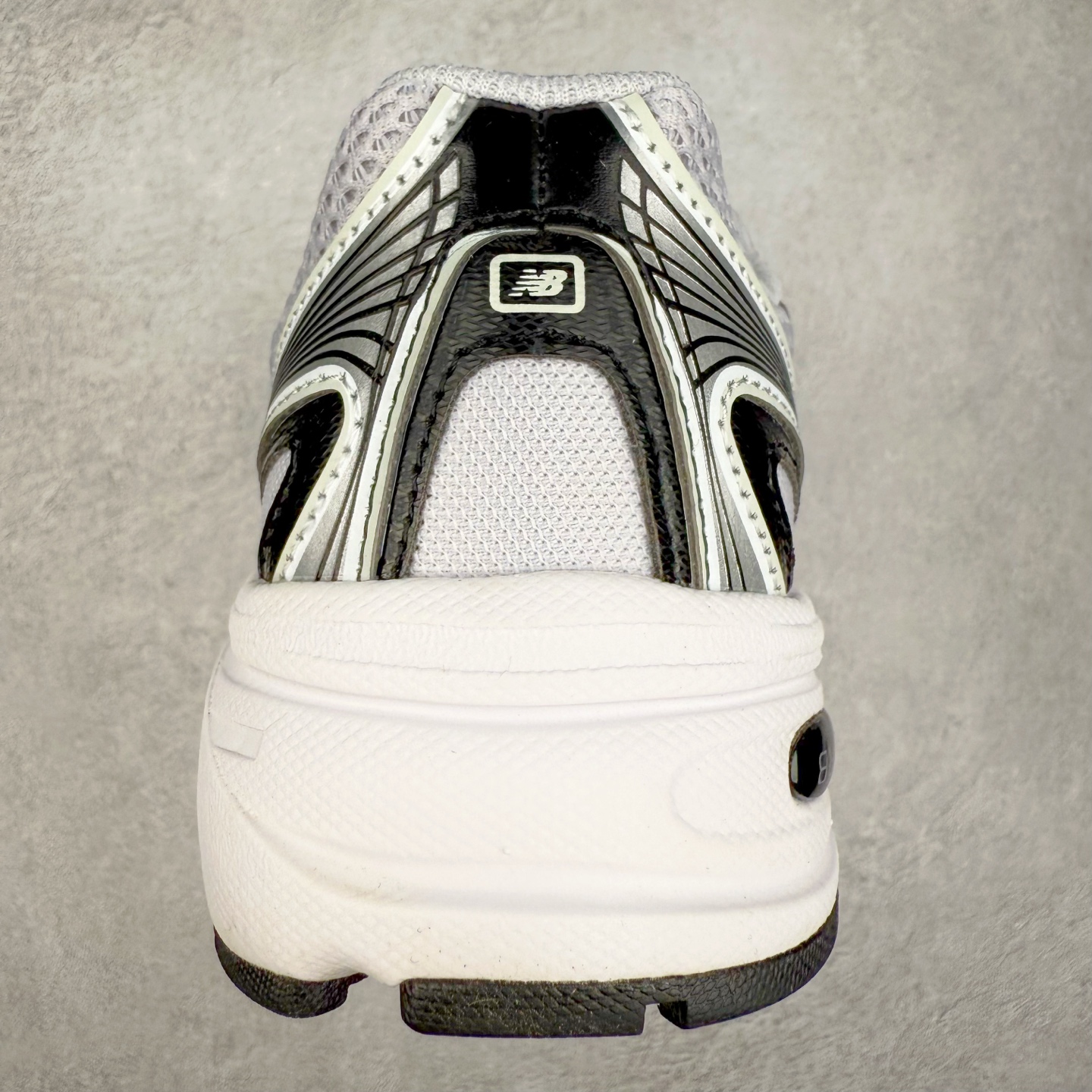 图片[8]-＃DT纯原 New Balance MR740 NB新百伦系列复古老爹风休闲运动慢跑鞋 采用轻质牛剖革拼接透气网眼衬垫织物鞋面材质 T-Beam大底提供足步弓支撑 保持步态稳定#后跟搭载外露缓震胶 鞋身整体以各种深浅不一的灰色覆盖 鞋头以淡蓝色调装饰，网眼衬垫通过不规律的色块实现做旧的美感 泛黄的鞋底更是进一步增添了复古气息 尺码：36 37 37.5 38 38.5 39.5 40 40.5 41.5 42 42.5 43 44 44.5 45-选品中心