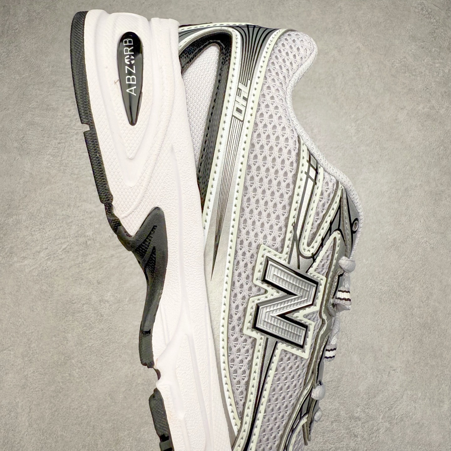 图片[6]-＃DT纯原 New Balance MR740 NB新百伦系列复古老爹风休闲运动慢跑鞋 采用轻质牛剖革拼接透气网眼衬垫织物鞋面材质 T-Beam大底提供足步弓支撑 保持步态稳定#后跟搭载外露缓震胶 鞋身整体以各种深浅不一的灰色覆盖 鞋头以淡蓝色调装饰，网眼衬垫通过不规律的色块实现做旧的美感 泛黄的鞋底更是进一步增添了复古气息 尺码：36 37 37.5 38 38.5 39.5 40 40.5 41.5 42 42.5 43 44 44.5 45-选品中心