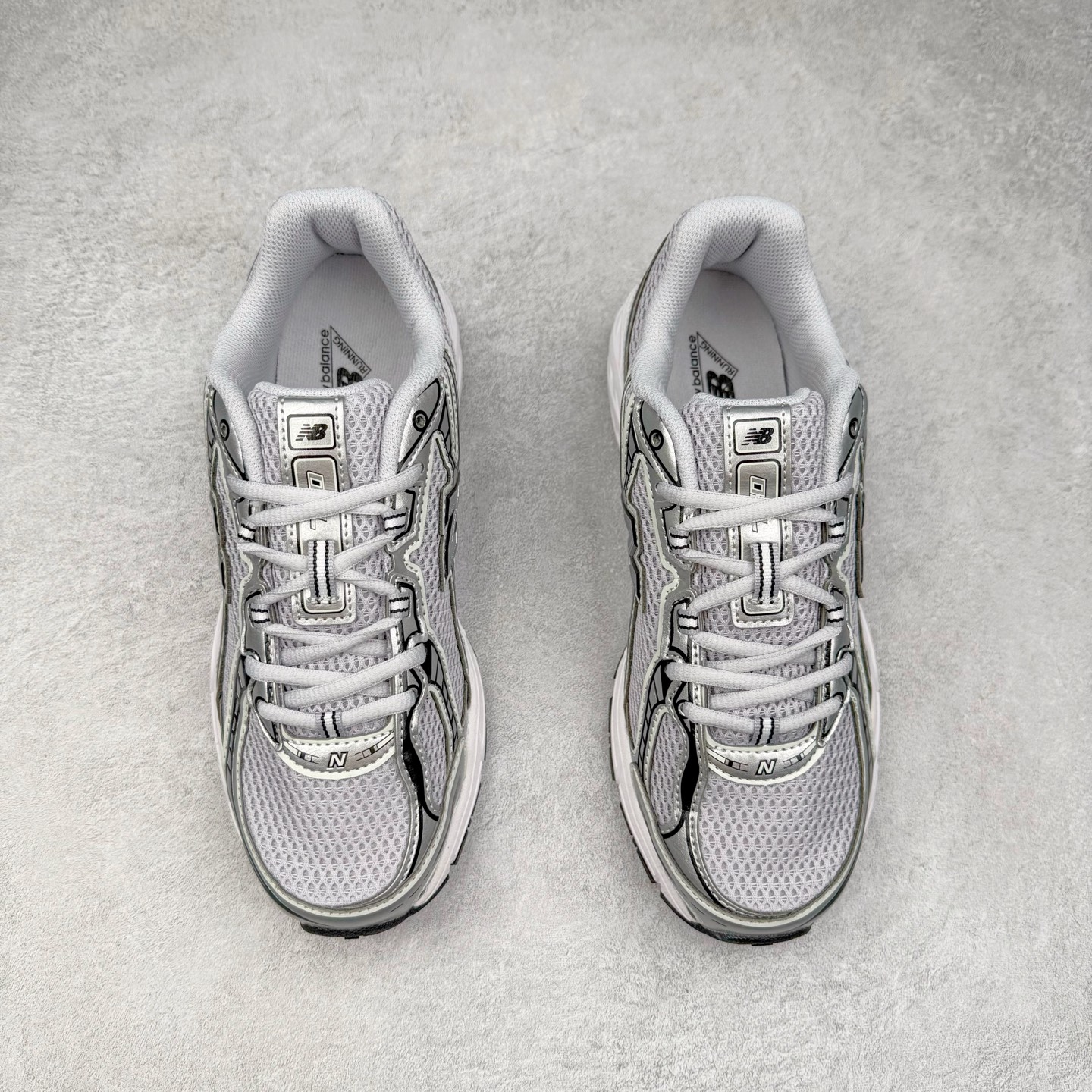 图片[2]-＃DT纯原 New Balance MR740 NB新百伦系列复古老爹风休闲运动慢跑鞋 采用轻质牛剖革拼接透气网眼衬垫织物鞋面材质 T-Beam大底提供足步弓支撑 保持步态稳定#后跟搭载外露缓震胶 鞋身整体以各种深浅不一的灰色覆盖 鞋头以淡蓝色调装饰，网眼衬垫通过不规律的色块实现做旧的美感 泛黄的鞋底更是进一步增添了复古气息 尺码：36 37 37.5 38 38.5 39.5 40 40.5 41.5 42 42.5 43 44 44.5 45-选品中心