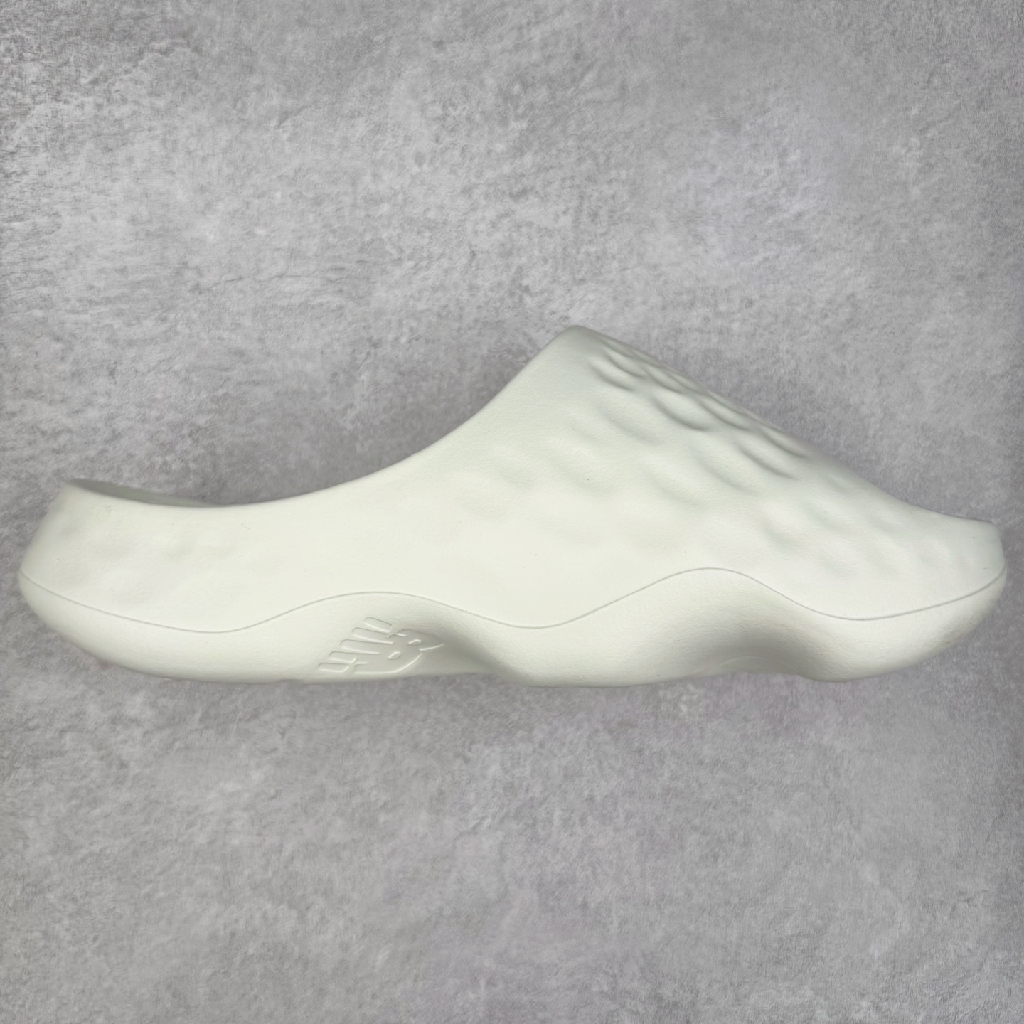 New Balance NB Fresh Foam MRSHN Slide \\\”Cream\\\” 耐磨 一字拖鞋 实拍调校N版已经零色差零失真 百分百还原实物色彩所见即所得 不存在货不对板色差等低级问题 选购参考实物拍摄 不混卖不参货 只用心做好货严格选品 承诺混一赔十 尺码:36 36.5 37.5 38 38.5 39 40 40.5 41 42 42.5 43 44 44.5 45-选品中心