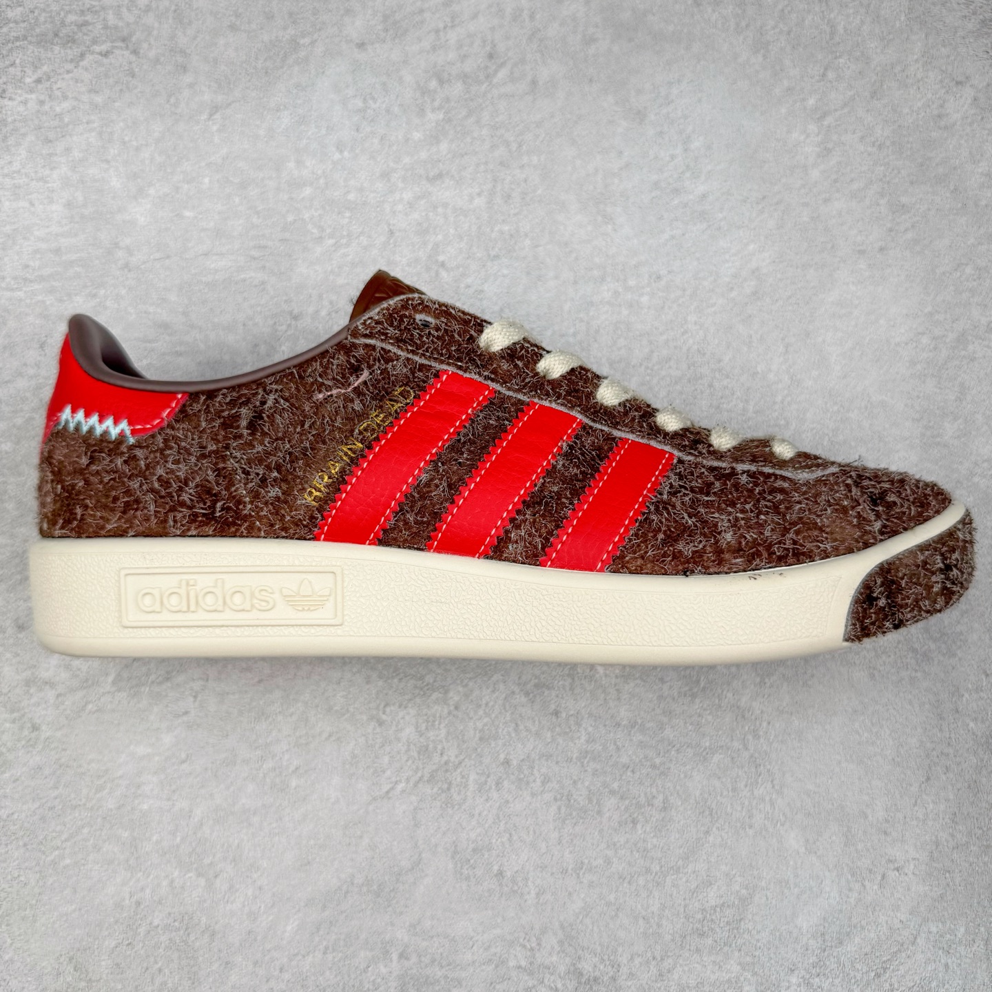 Brain Dead x AD originals Forest Hills 脑死亡联名时尚舒适休闲板鞋 JR7940 原楦原纸板开发 全鞋头层皮料打造 区别市面普通真标版本 鞋身侧面打孔改为Brain Dead标志性图案 后跟拼色粗糙毛绒面料 与皮革鞋面形成反差 橡胶大底提供坚实的基础 复古风拉满 实拍调校N版已经零色差零失真 百分百还原实物色彩所见即所得 不存在货不对板色差等低级问题 选购参考实物拍摄 不混卖不参货 只用心做好货严格选品 承诺混一赔十 尺码：36 36.5 37.5 38 38.5 39 40 40.5 41 42 42.5 43 44 44.5 45-选品中心