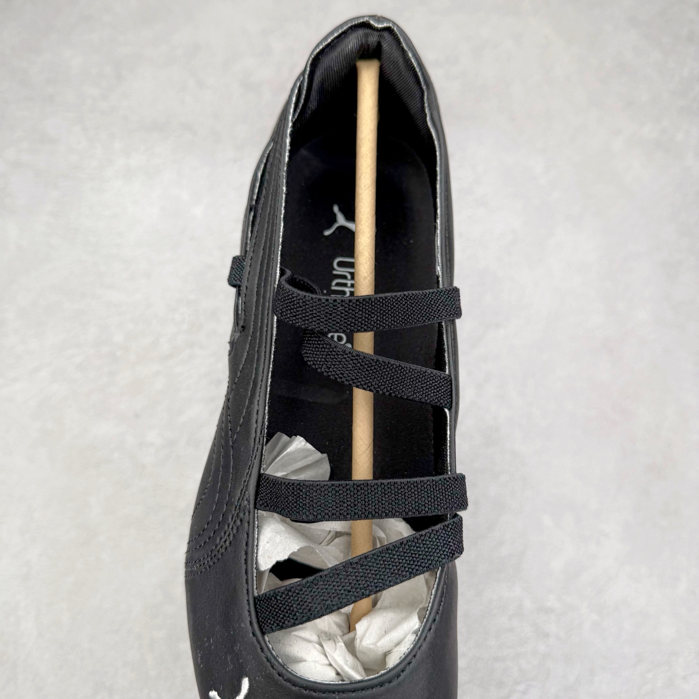 图片[5]-＃DT PUMA Speedcat Ballerina 彪马柔软舒适防滑耐磨低帮生活休闲鞋芭蕾舞鞋单鞋玛丽珍鞋 这次，PUMA决定再对Speedcat来一次创新，以芭蕾舞鞋为灵感，将芭蕾舞鞋的灵动与轻盈感与赛车鞋融为一体，带来极具个性的全新鞋款Speedcat Ballerina。Speedcat Ballerina由Speedcat去除鞋舌、鞋带以及部分鞋侧位打造而成，鞋带部分被改为如同芭蕾鞋般的交叉弹性带，PUMA的标志依旧设计于鞋侧旁，整个鞋款外观变得更加优雅。Speedcat Ballerina 还汲取了赛车鞋的抓地设计，配备经典橡胶大底。尺码：36 37 37.5 38 38.5 39 40 40.5 41-选品中心