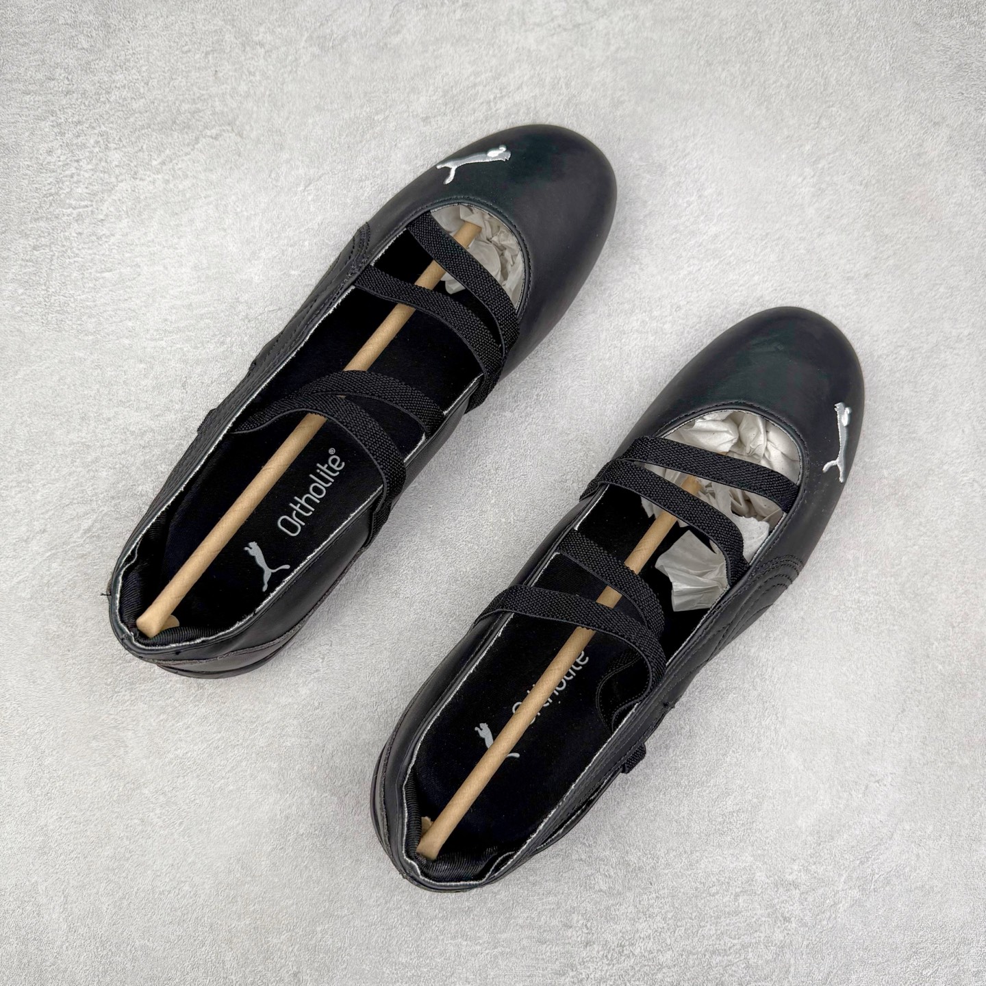 图片[3]-＃DT PUMA Speedcat Ballerina 彪马柔软舒适防滑耐磨低帮生活休闲鞋芭蕾舞鞋单鞋玛丽珍鞋 这次，PUMA决定再对Speedcat来一次创新，以芭蕾舞鞋为灵感，将芭蕾舞鞋的灵动与轻盈感与赛车鞋融为一体，带来极具个性的全新鞋款Speedcat Ballerina。Speedcat Ballerina由Speedcat去除鞋舌、鞋带以及部分鞋侧位打造而成，鞋带部分被改为如同芭蕾鞋般的交叉弹性带，PUMA的标志依旧设计于鞋侧旁，整个鞋款外观变得更加优雅。Speedcat Ballerina 还汲取了赛车鞋的抓地设计，配备经典橡胶大底。尺码：36 37 37.5 38 38.5 39 40 40.5 41-选品中心