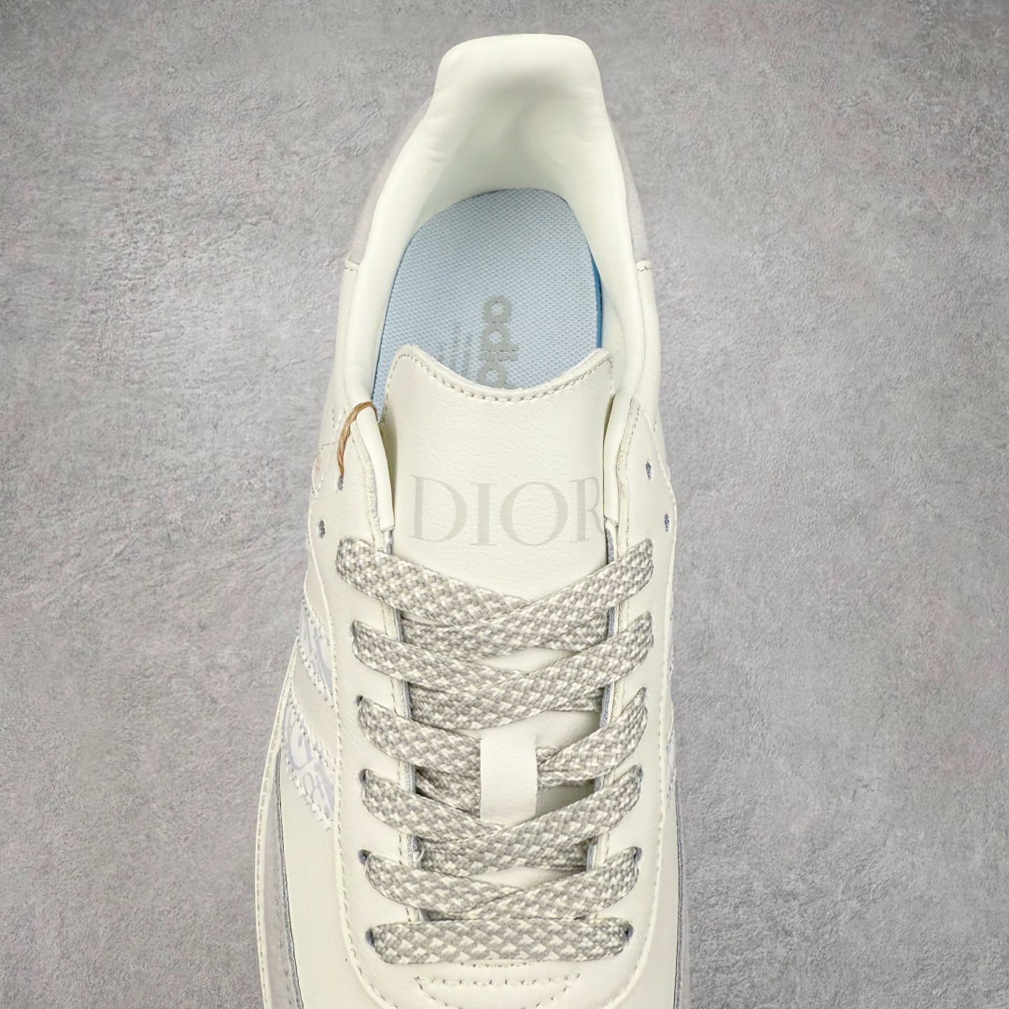 图片[5]-＃C2 AD Original Samba OG 复古经典轻便板鞋 定制配色 XR0006 这款桑巴鞋展示了高质量的工艺 带有装饰的超锁缝制和无缝的手感 柔软、柔软的皮革造型和标志性的3条纹完成了精致的外观 正规合身鞋带 鞋面上有绒面鞋垫 橡胶鞋底 享受正畸套筒软感 自50年代首次亮相以来就一直在赢得粉丝的青睐 尺码：36 36.5 37.5 38 38.5 39 40 40.5 41 42 42.5 43 44 44.5 45-选品中心