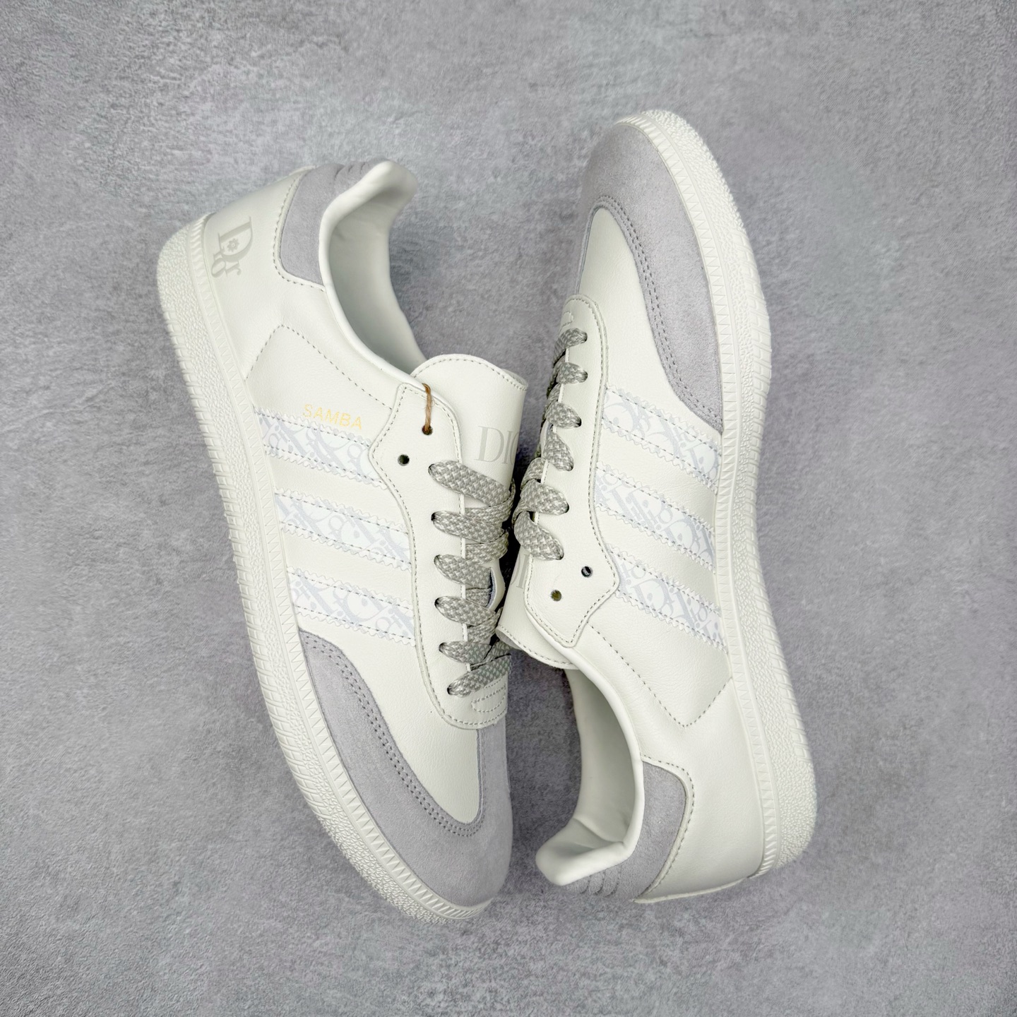 图片[3]-＃C2 AD Original Samba OG 复古经典轻便板鞋 定制配色 XR0006 这款桑巴鞋展示了高质量的工艺 带有装饰的超锁缝制和无缝的手感 柔软、柔软的皮革造型和标志性的3条纹完成了精致的外观 正规合身鞋带 鞋面上有绒面鞋垫 橡胶鞋底 享受正畸套筒软感 自50年代首次亮相以来就一直在赢得粉丝的青睐 尺码：36 36.5 37.5 38 38.5 39 40 40.5 41 42 42.5 43 44 44.5 45-选品中心