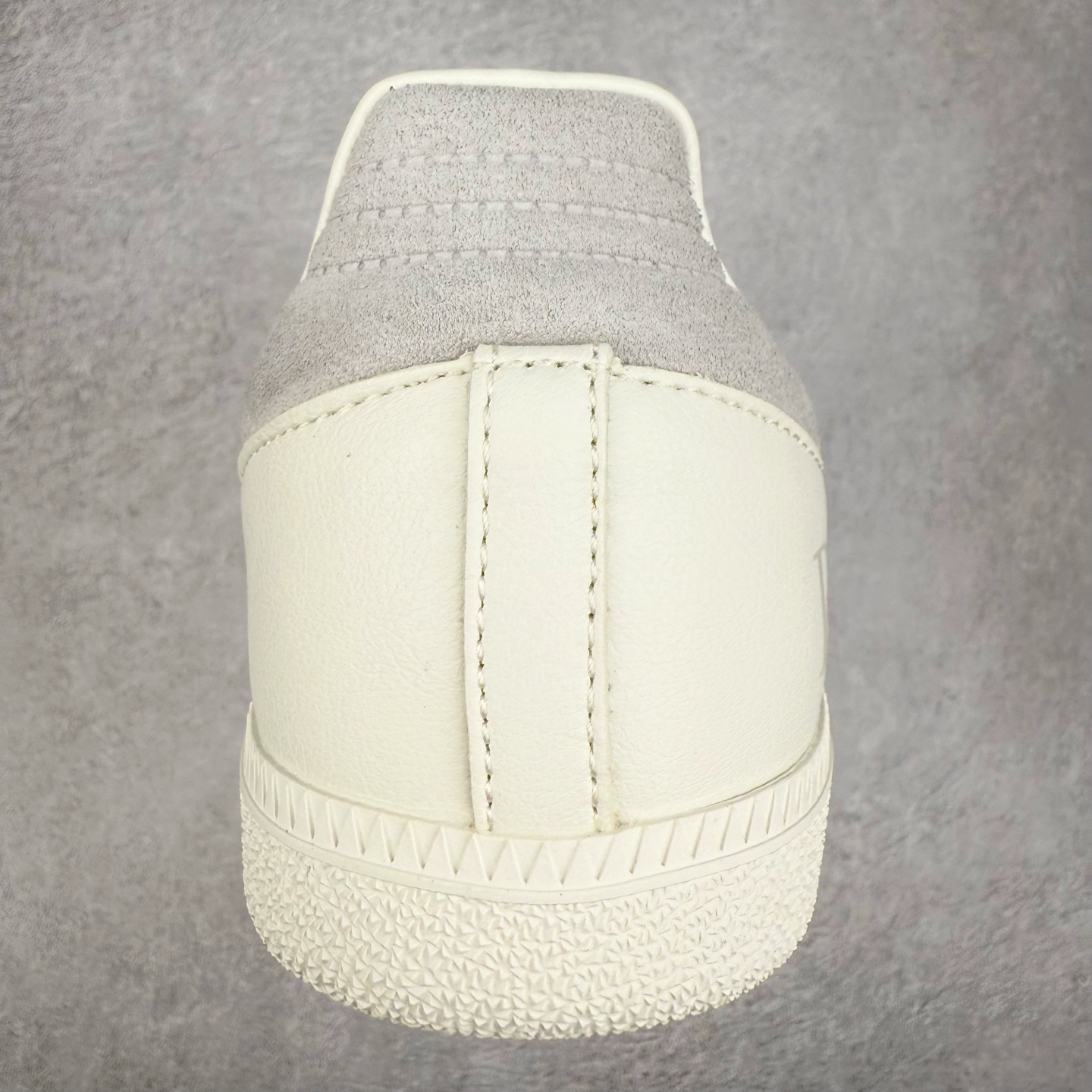 图片[8]-＃C2 AD Original Samba OG 复古经典轻便板鞋 定制配色 XR0006 这款桑巴鞋展示了高质量的工艺 带有装饰的超锁缝制和无缝的手感 柔软、柔软的皮革造型和标志性的3条纹完成了精致的外观 正规合身鞋带 鞋面上有绒面鞋垫 橡胶鞋底 享受正畸套筒软感 自50年代首次亮相以来就一直在赢得粉丝的青睐 尺码：36 36.5 37.5 38 38.5 39 40 40.5 41 42 42.5 43 44 44.5 45-选品中心