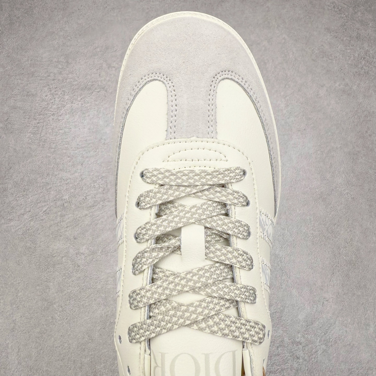 图片[4]-＃C2 AD Original Samba OG 复古经典轻便板鞋 定制配色 XR0006 这款桑巴鞋展示了高质量的工艺 带有装饰的超锁缝制和无缝的手感 柔软、柔软的皮革造型和标志性的3条纹完成了精致的外观 正规合身鞋带 鞋面上有绒面鞋垫 橡胶鞋底 享受正畸套筒软感 自50年代首次亮相以来就一直在赢得粉丝的青睐 尺码：36 36.5 37.5 38 38.5 39 40 40.5 41 42 42.5 43 44 44.5 45-选品中心