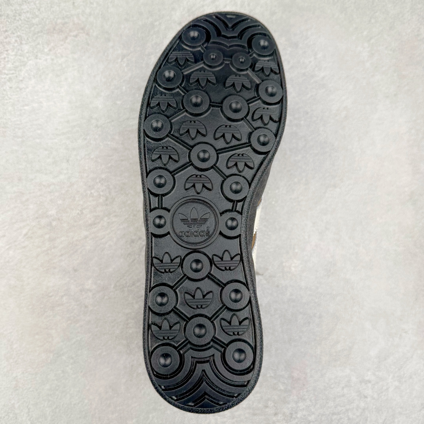 图片[9]-＃C2 AD Gazelle Indoor Trainers 羚羊内训系列低帮复古百搭休闲运动德训风板鞋 DD6604 90年代经典的复刻版！自60年代以足球训练鞋面世以来,Gazelle就以其经典设计席卷全球。1991年版本的复刻,再造经典Gazelle。采用皮革打造,搭配浊色细节,让这款经典更加简约。尺码：36 36⅔ 37⅓ 38 38⅔ 39⅓ 40 40⅔ 41⅓ 42 42⅔ 43⅓ 44⅓ 44⅔ 45-选品中心