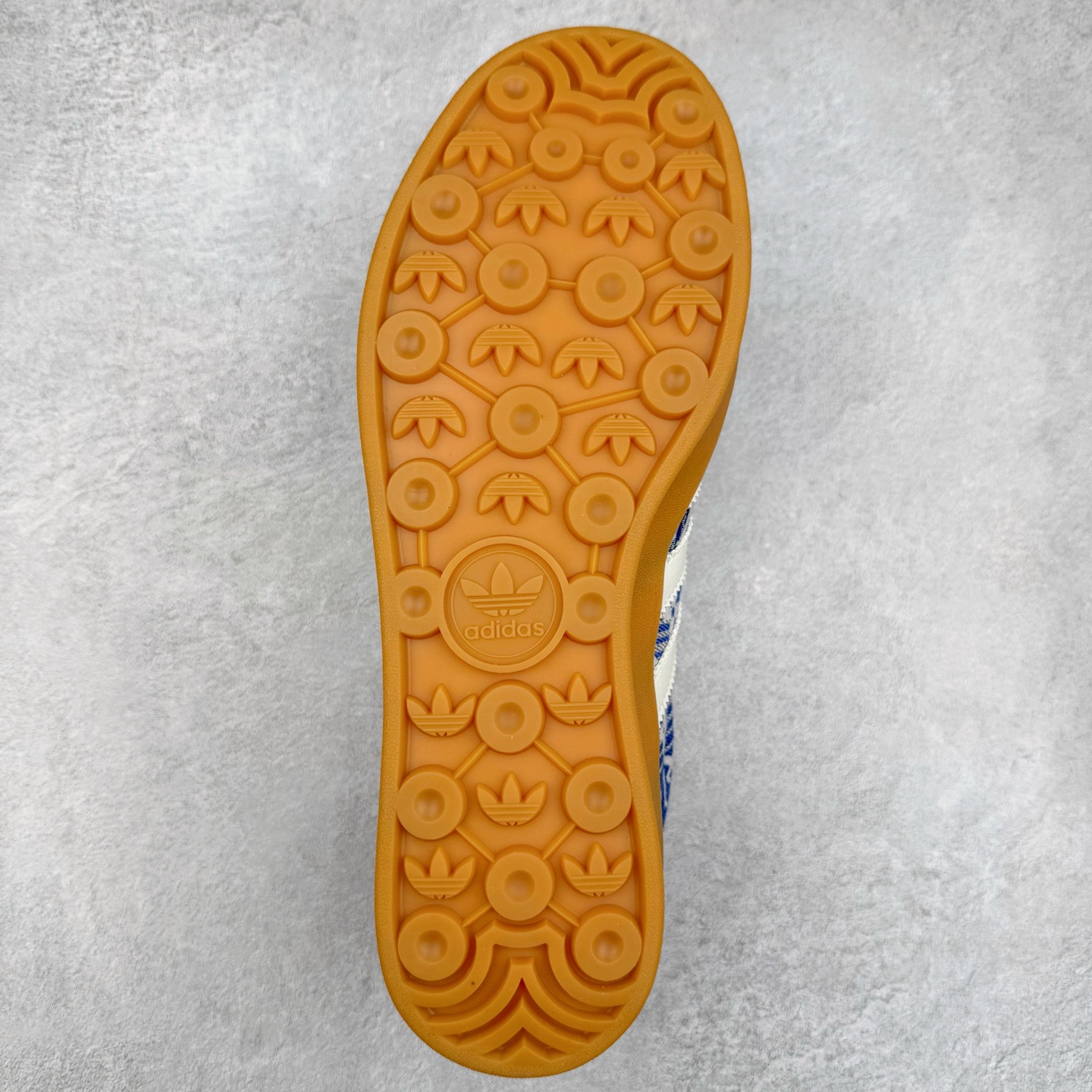 图片[9]-＃C2 AD Gazelle Indoor Trainers 羚羊内训系列低帮复古百搭休闲运动德训风板鞋 DD6608 90年代经典的复刻版！自60年代以足球训练鞋面世以来,Gazelle就以其经典设计席卷全球。1991年版本的复刻,再造经典Gazelle。采用皮革打造,搭配浊色细节,让这款经典更加简约。尺码：36 36⅔ 37⅓ 38 38⅔ 39⅓ 40 40⅔ 41⅓ 42 42⅔ 43⅓ 44⅓ 44⅔ 45-选品中心