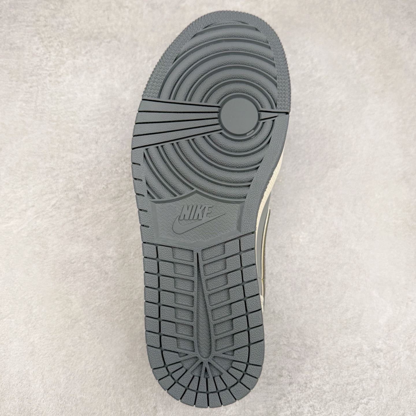 图片[9]-TS x Air Jordan AJ1 Low 倒钩低帮联名定制配色 XX3168-119 原厂内置气垫魔块 A模大底 头层小牛皮 鞋舌AJ原厂专用牛津布+AJ专用反口珍珠布+原厂无杂质高弹内里海棉+特殊封边弹力鞋带 实拍调校N版已经零色差零失真 百分百还原实物色彩所见即所得 不存在货不对板色差等低级问题 选购参考实物拍摄 不混卖不参货 只用心做好货严格选品 承诺混一赔十 尺码：36 36.5 37.5 38 38.5 39 40 40.5 41 42 42.5 43 44 44.5 45-选品中心