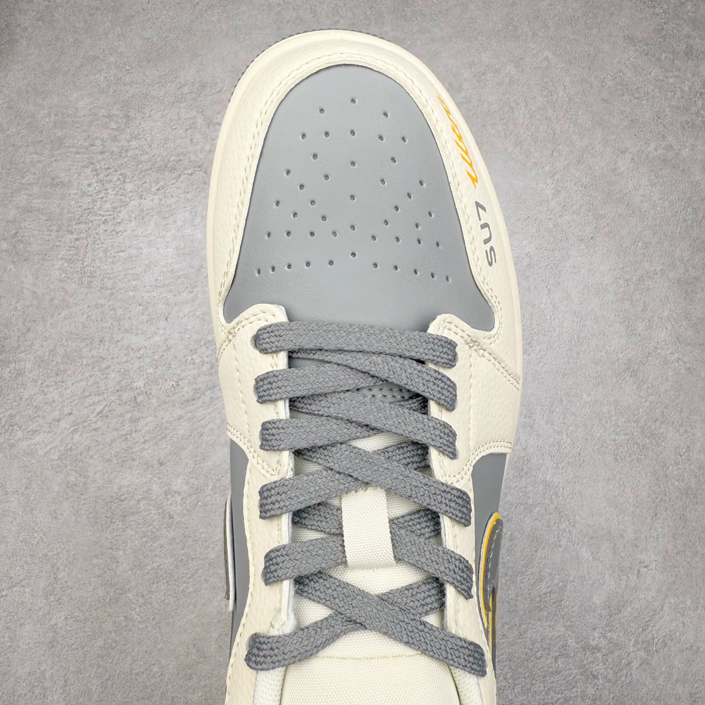 图片[4]-TS x Air Jordan AJ1 Low 倒钩低帮联名定制配色 XX3168-119 原厂内置气垫魔块 A模大底 头层小牛皮 鞋舌AJ原厂专用牛津布+AJ专用反口珍珠布+原厂无杂质高弹内里海棉+特殊封边弹力鞋带 实拍调校N版已经零色差零失真 百分百还原实物色彩所见即所得 不存在货不对板色差等低级问题 选购参考实物拍摄 不混卖不参货 只用心做好货严格选品 承诺混一赔十 尺码：36 36.5 37.5 38 38.5 39 40 40.5 41 42 42.5 43 44 44.5 45-选品中心
