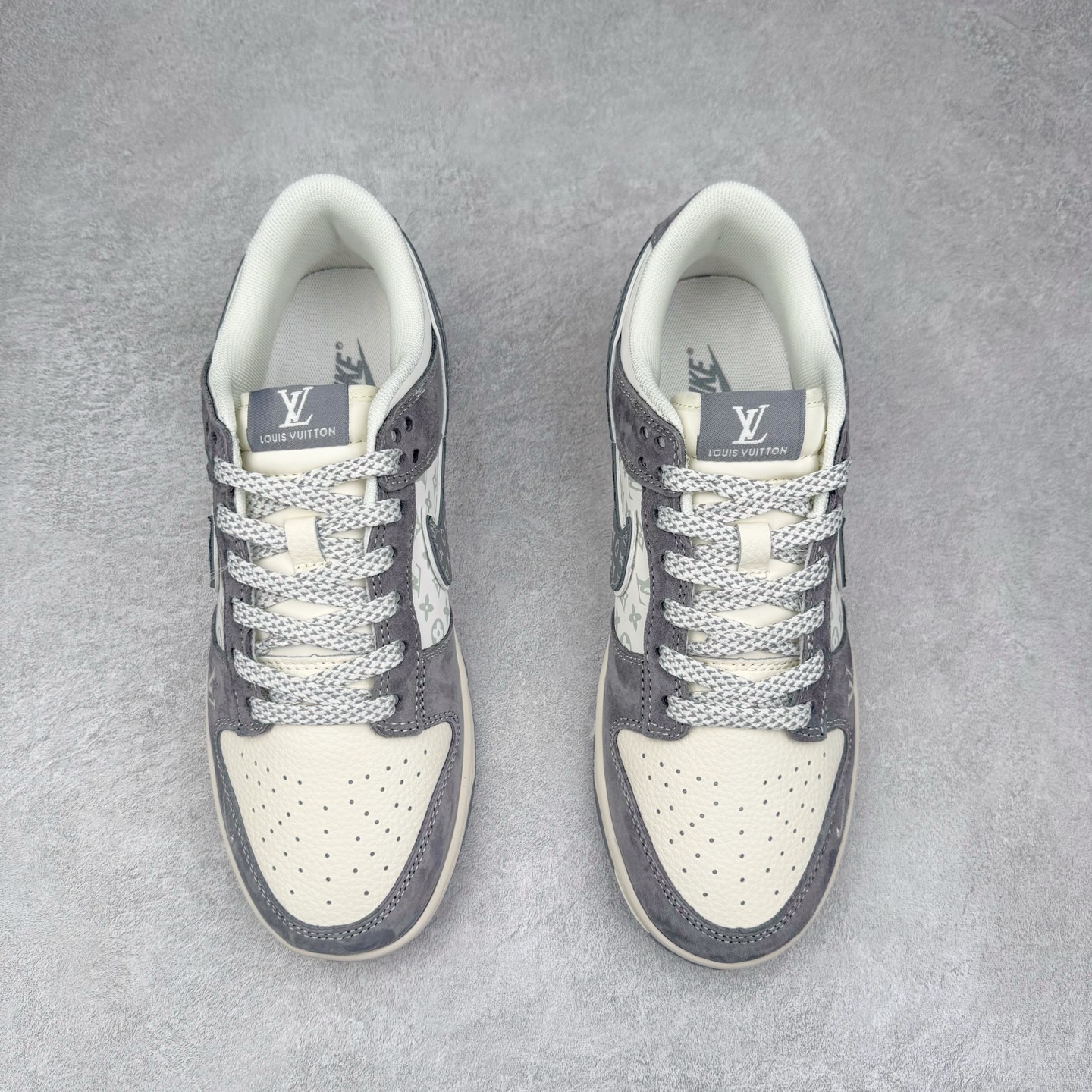 图片[2]-NK Dunk Low 定制配色 YX5066-361 大厂出品 极力推荐 原装头层材料 独家版型蒸餾加工帶來的是更好的视觉和脚感体验大厂纯原品质出货 清洁度 电绣工艺 皮料切割干净无任何毛边 细节完美 实拍调校N版已经零色差零失真 百分百还原实物色彩所见即所得 不存在货不对板色差等低级问题 选购参考实物拍摄 不混卖不参货 只用心做好货严格选品 承诺混一赔十 尺码：36 36.5 37.5 38 38.5 39 40 40.5 41 42 42.5 43 44 44.5 45-选品中心